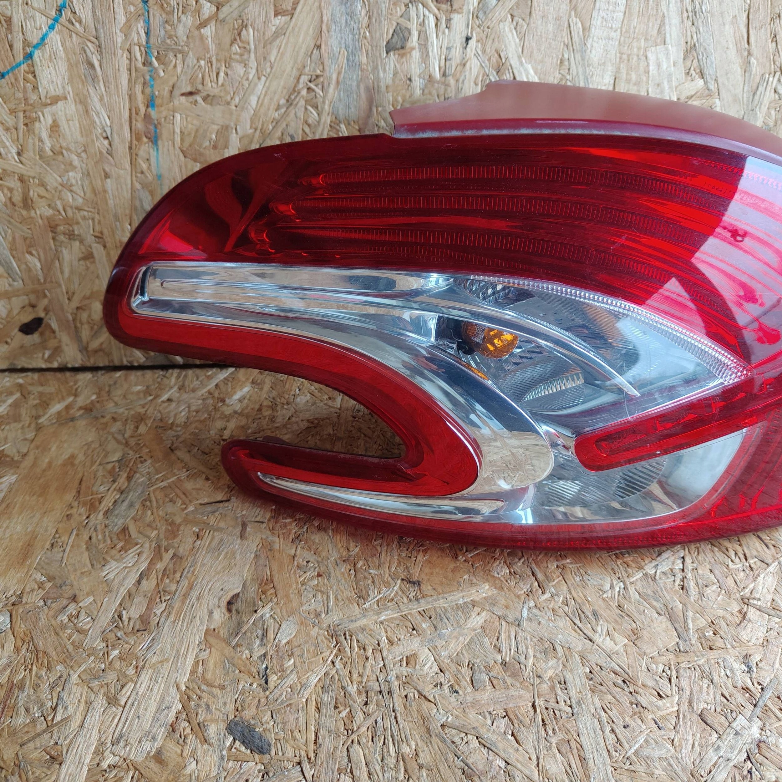 light rear rear part side left Peugeot 208 9672628280