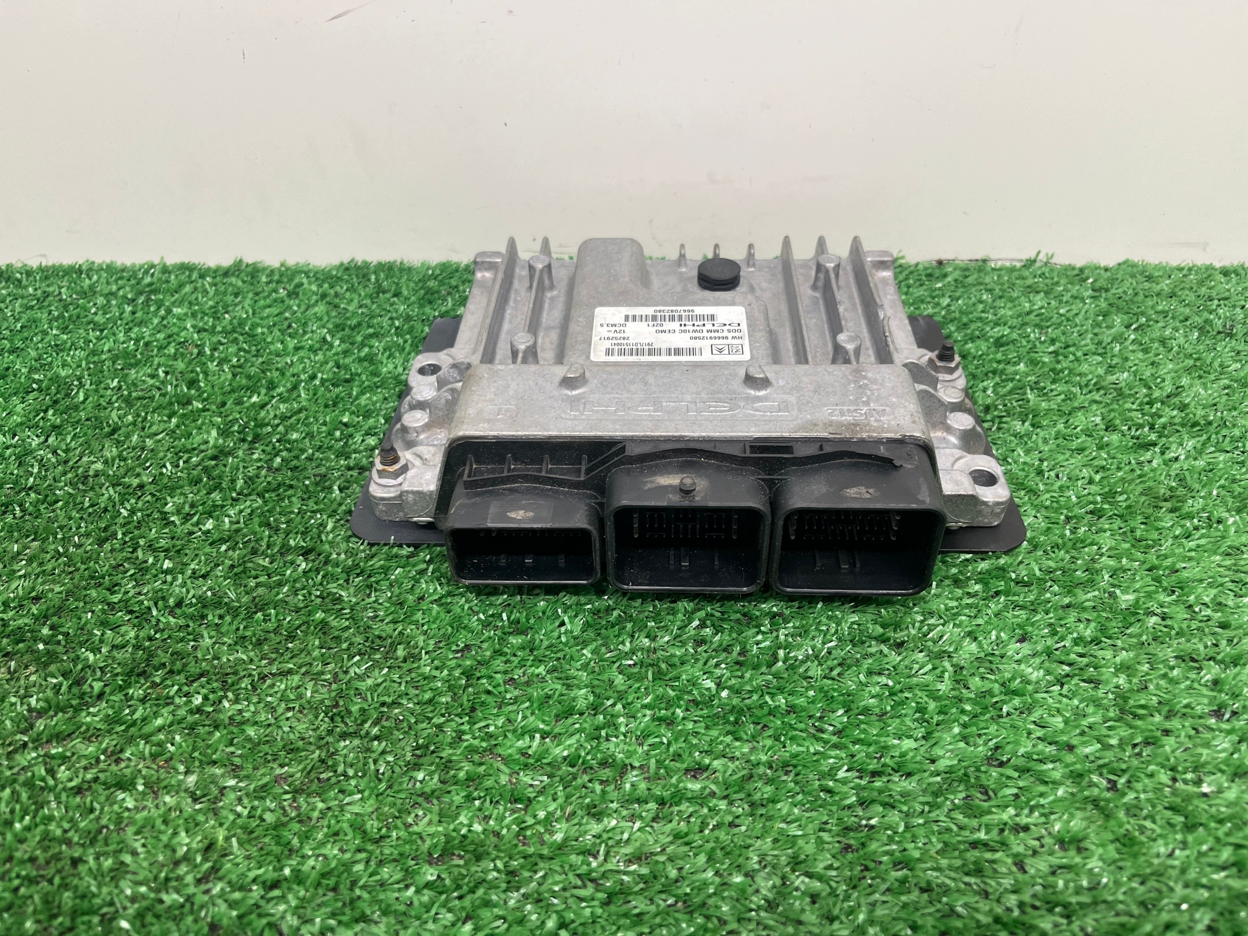 computer of the engine control unit CITROEN C5 II 9666912580 02F1DCM3.5
