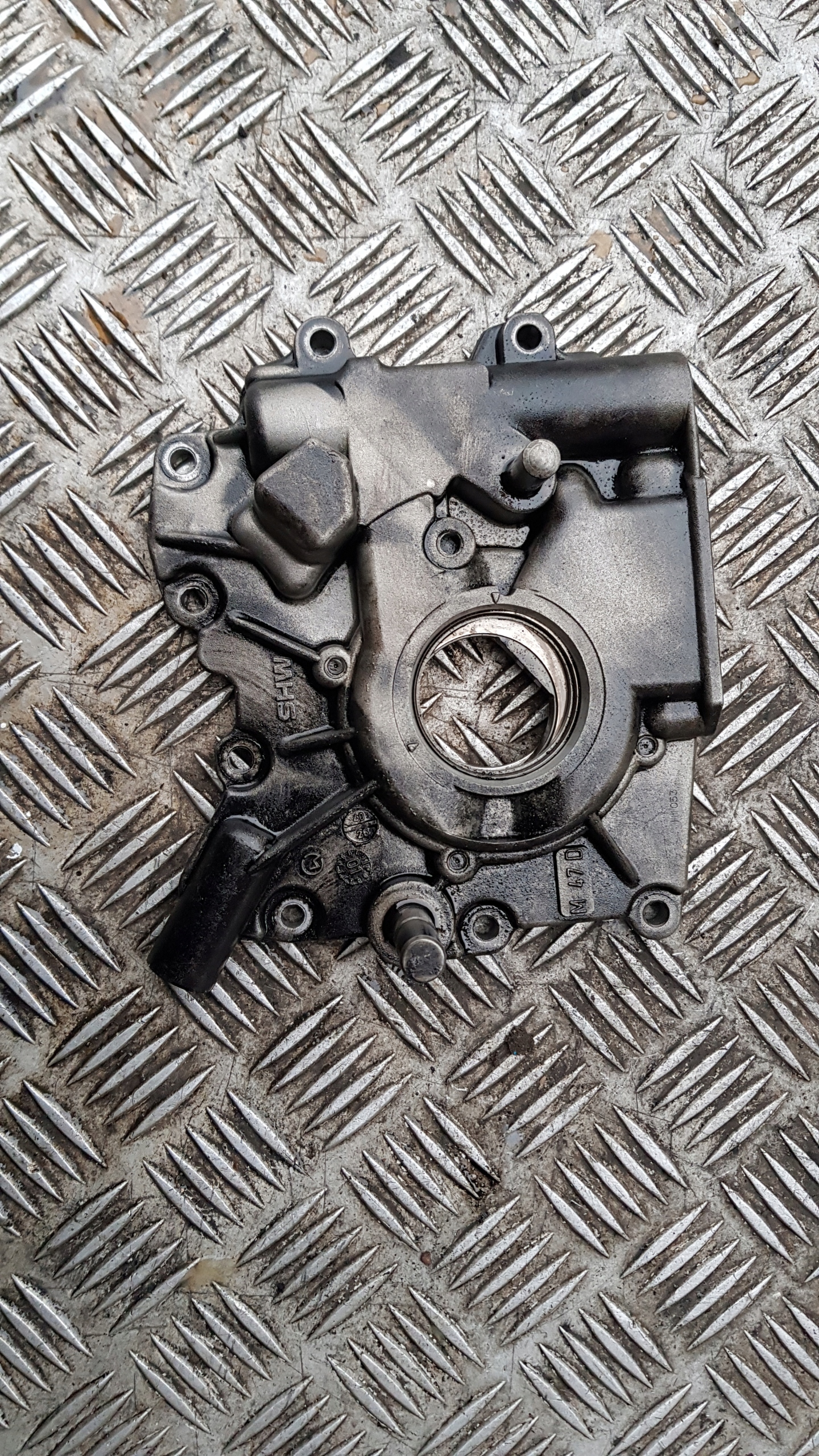 BMW E46 2.0D oil pump M47D
