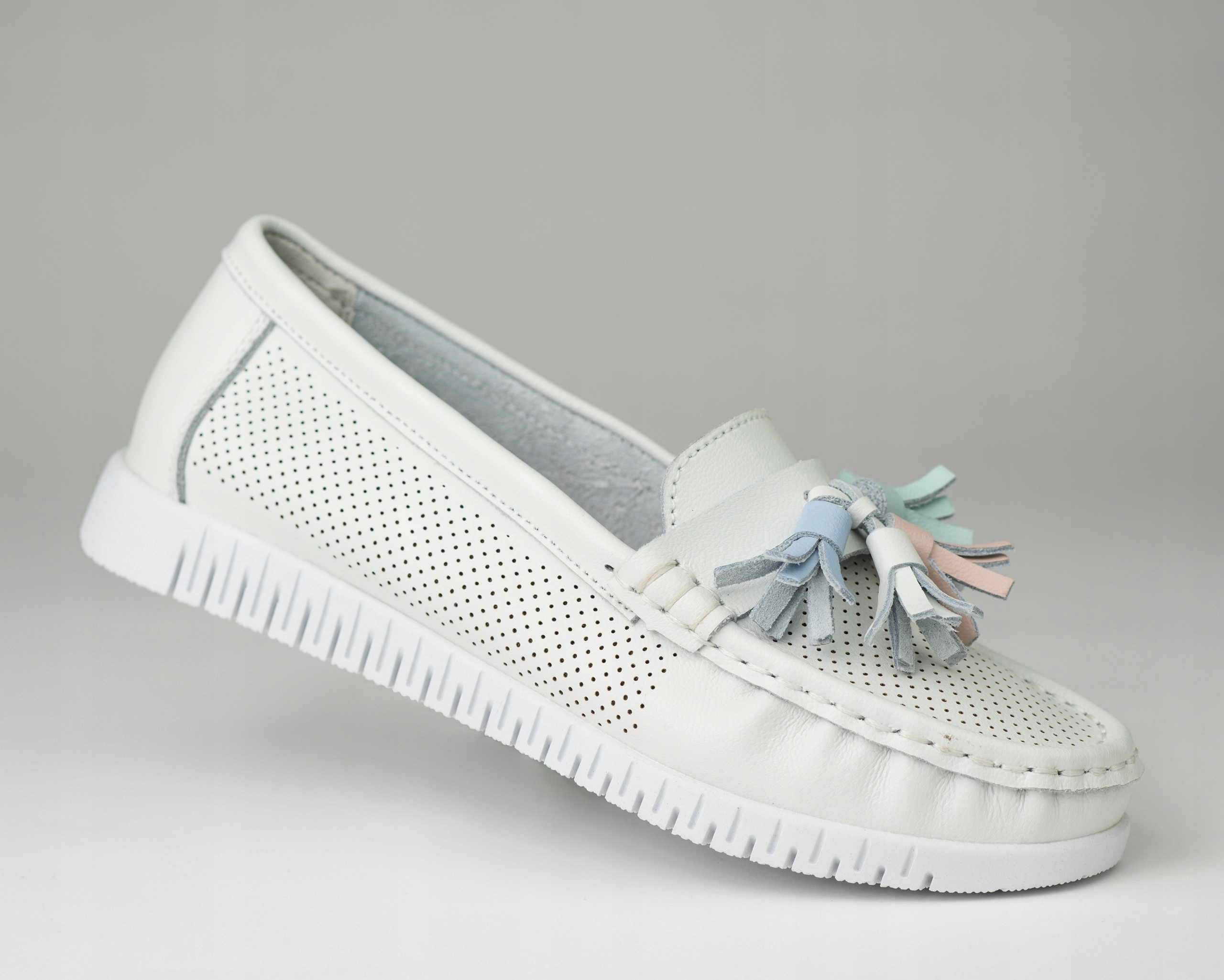 Mokasíny z přírodní kůže Goodin GD-XF-143 ažurové měkké pohodlné bílé 36