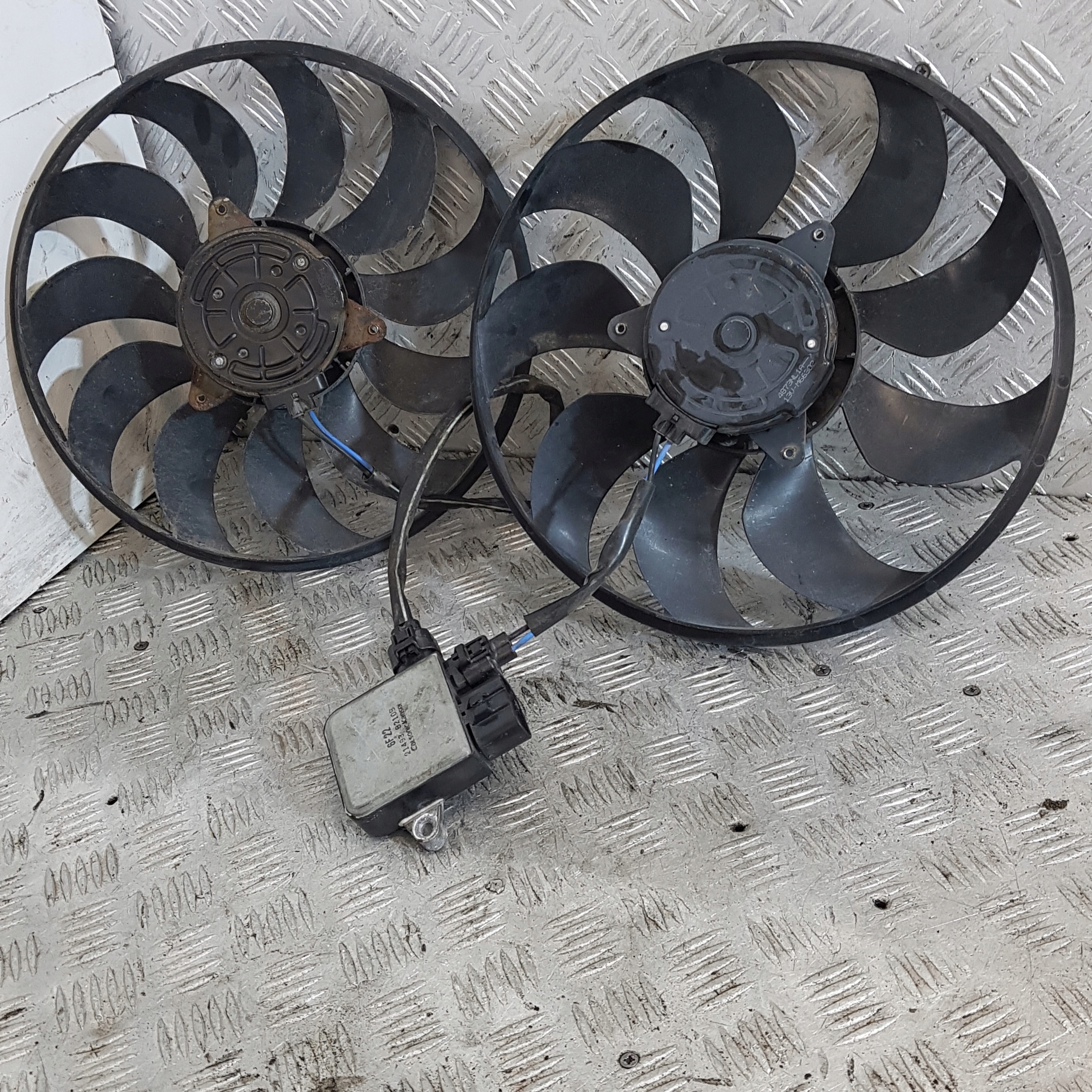 ventilátor chladiče NISSAN LEAF 2 21493B210B