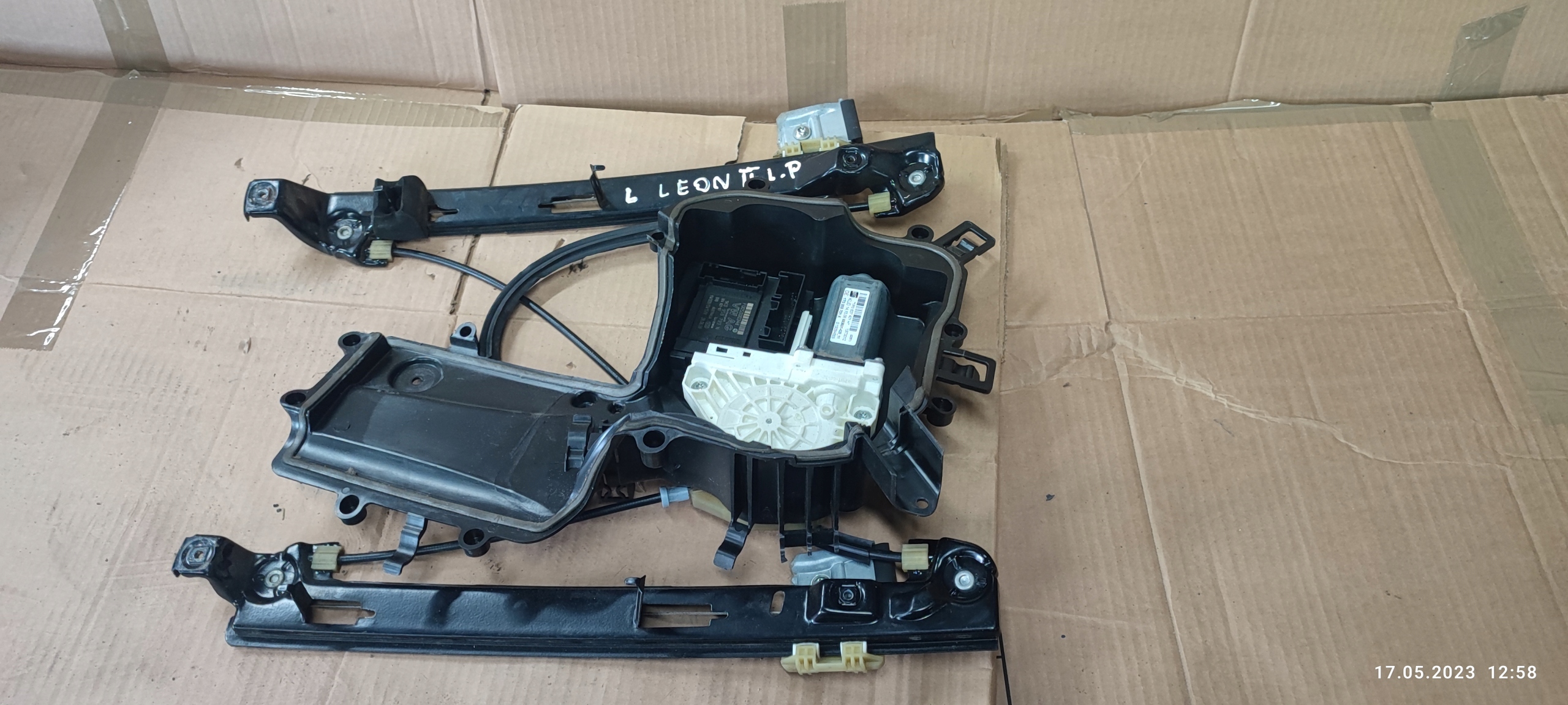 SEAT LEON II 1P window regulator left front KOMPLET