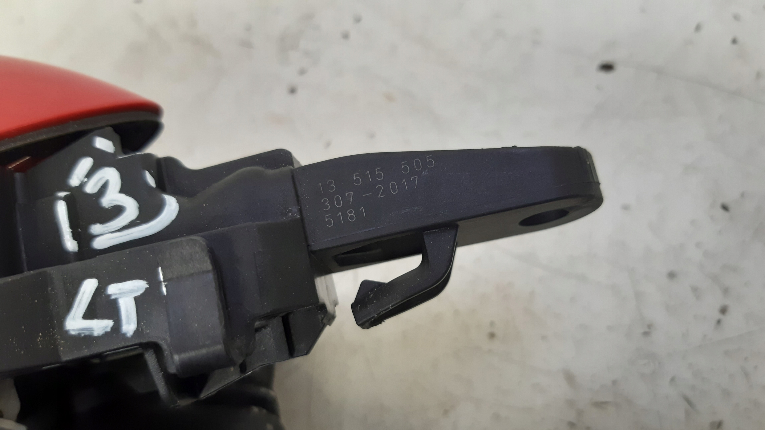 handle left rear part 13515505 Opel Astra K