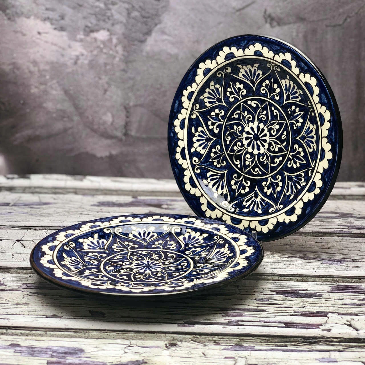 Střední keramický talíř ručně zdobený „Inkoustové srdce 3“ o průměru