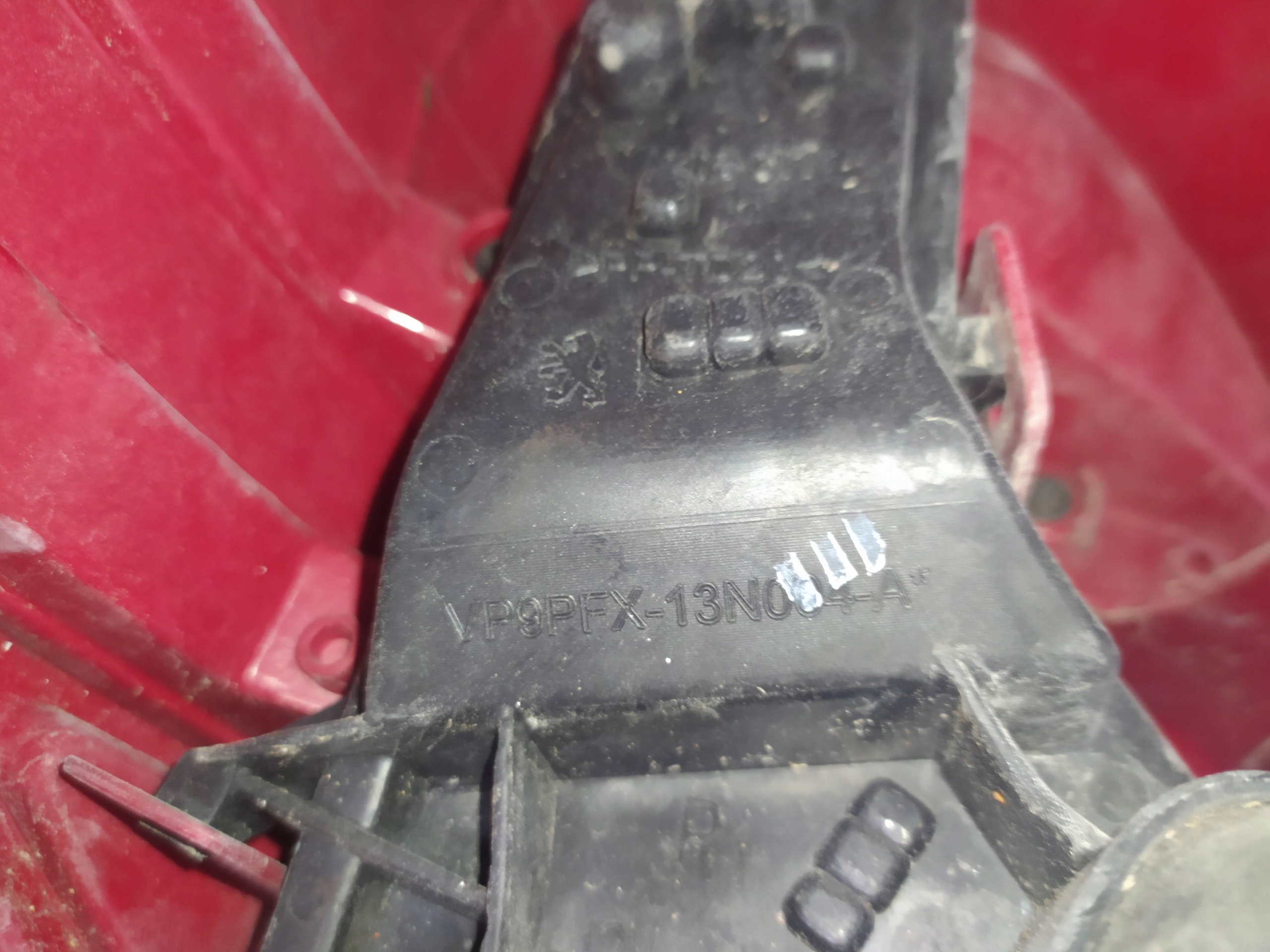 фонарь правый peugeot 207 РЕСТАЙЛИНГ 2009-14r.