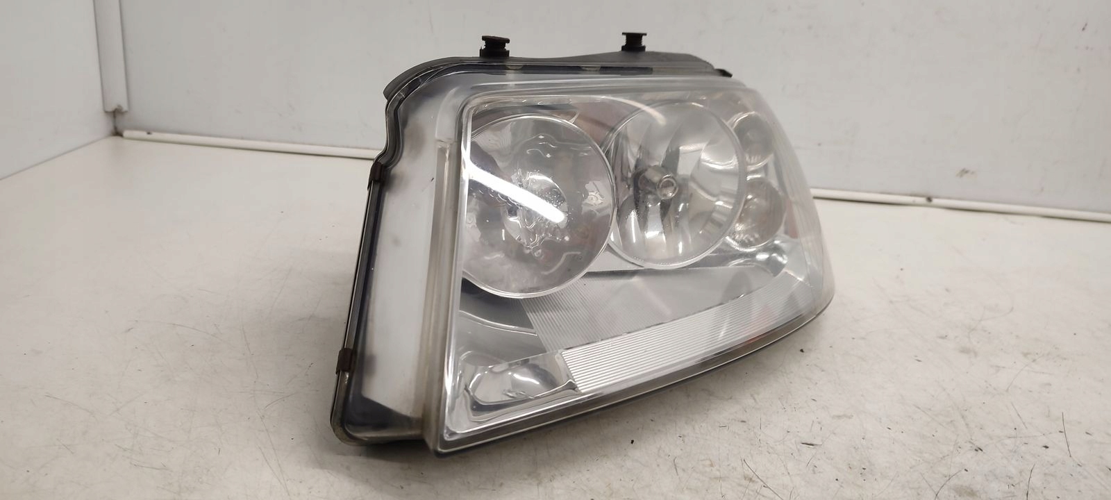light front front left VW Sharan and LIFT