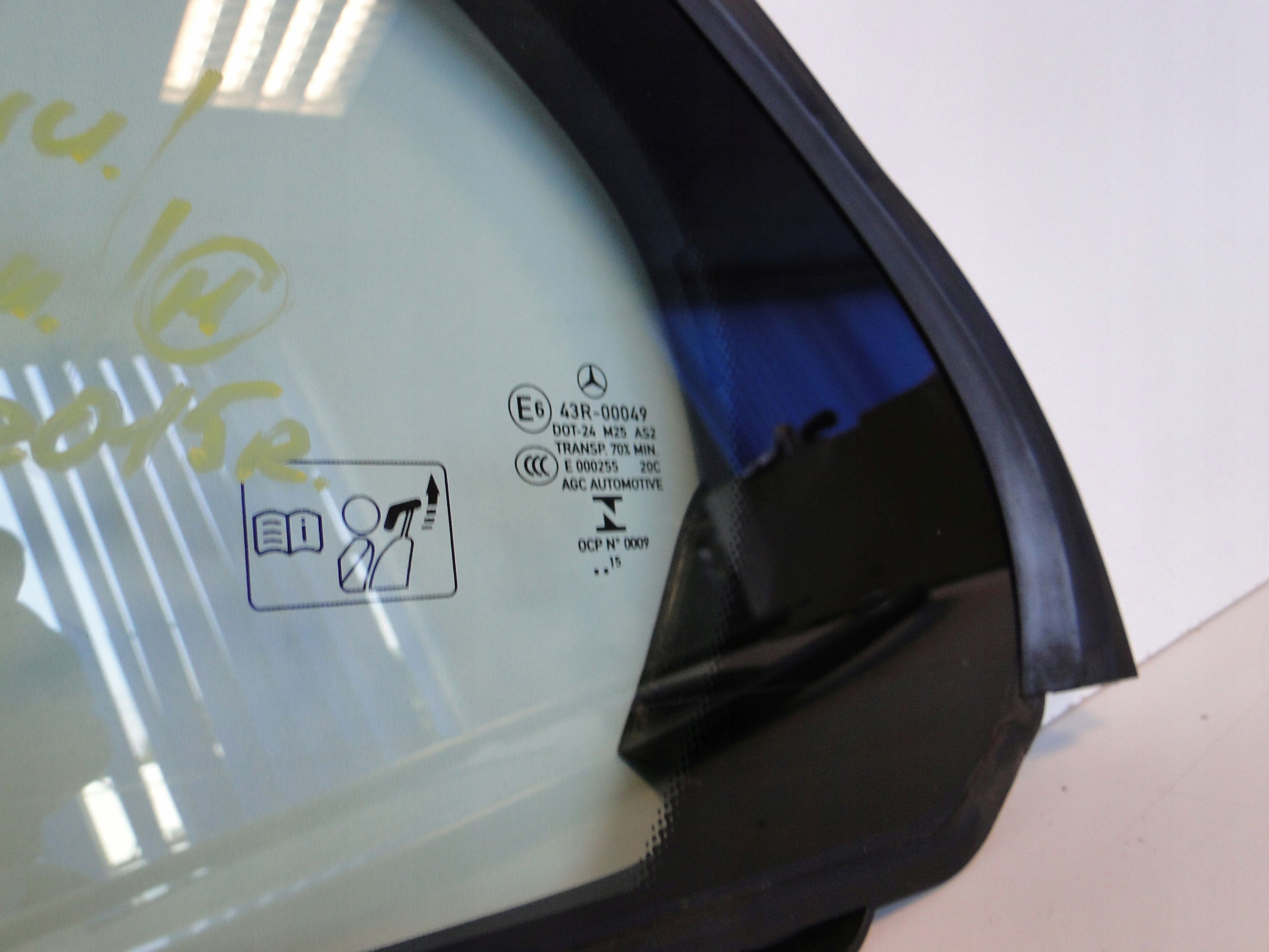 MERCEDES C KLASA 205 W205 SZYBA TYLNA LEWA TRÓJKĄT Typ samochodu Samochody osobowe