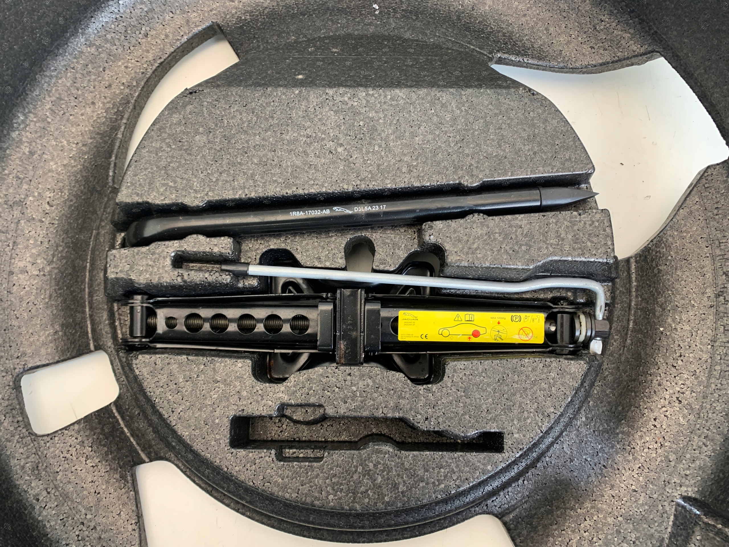 JAGUAR XF II X260 KOMBI WKLAD BAGAZNIKA ZESTAW Producer Jaguar