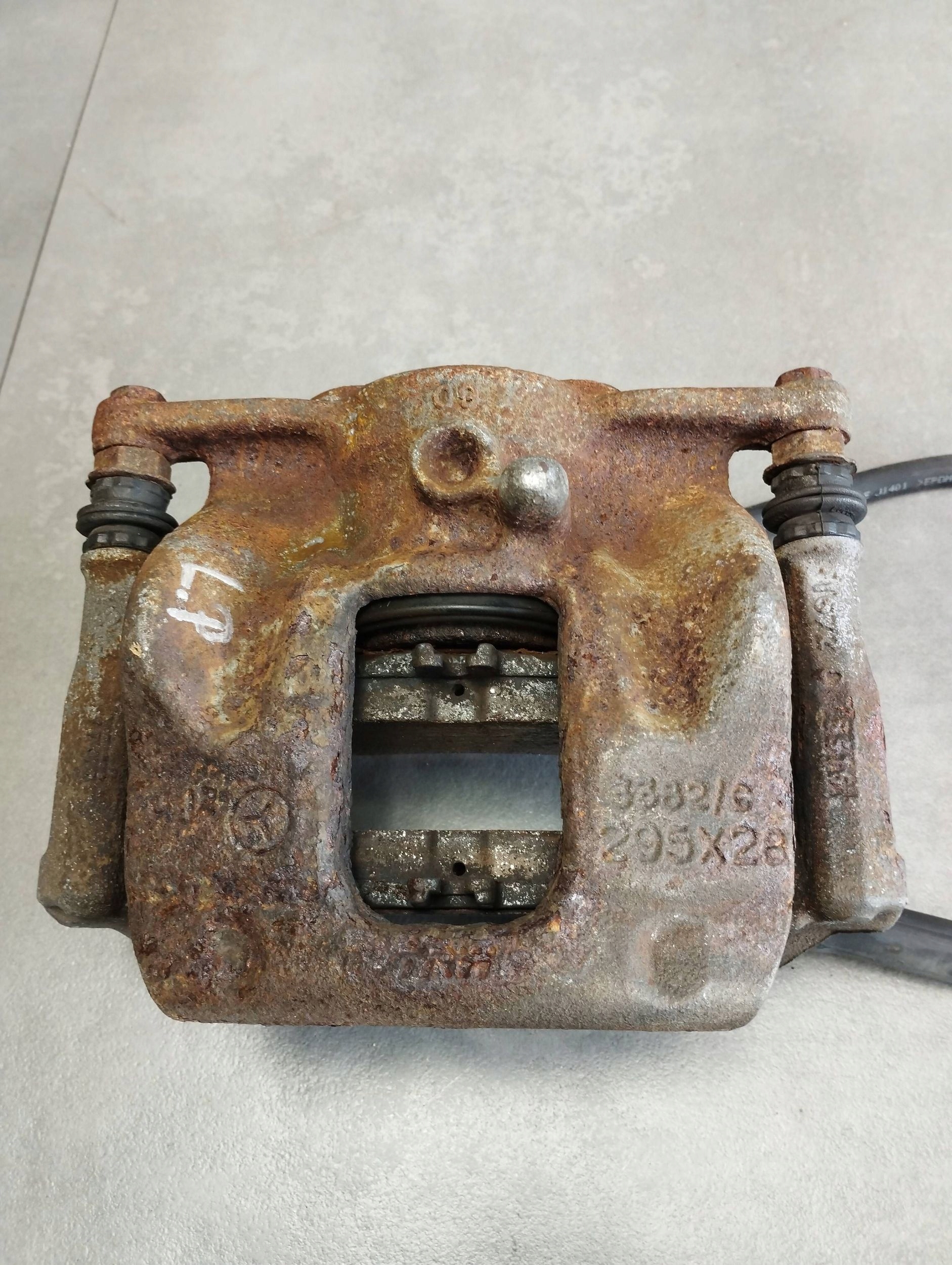 Mercedes-Benz B W246 W242 caliper left front A24638