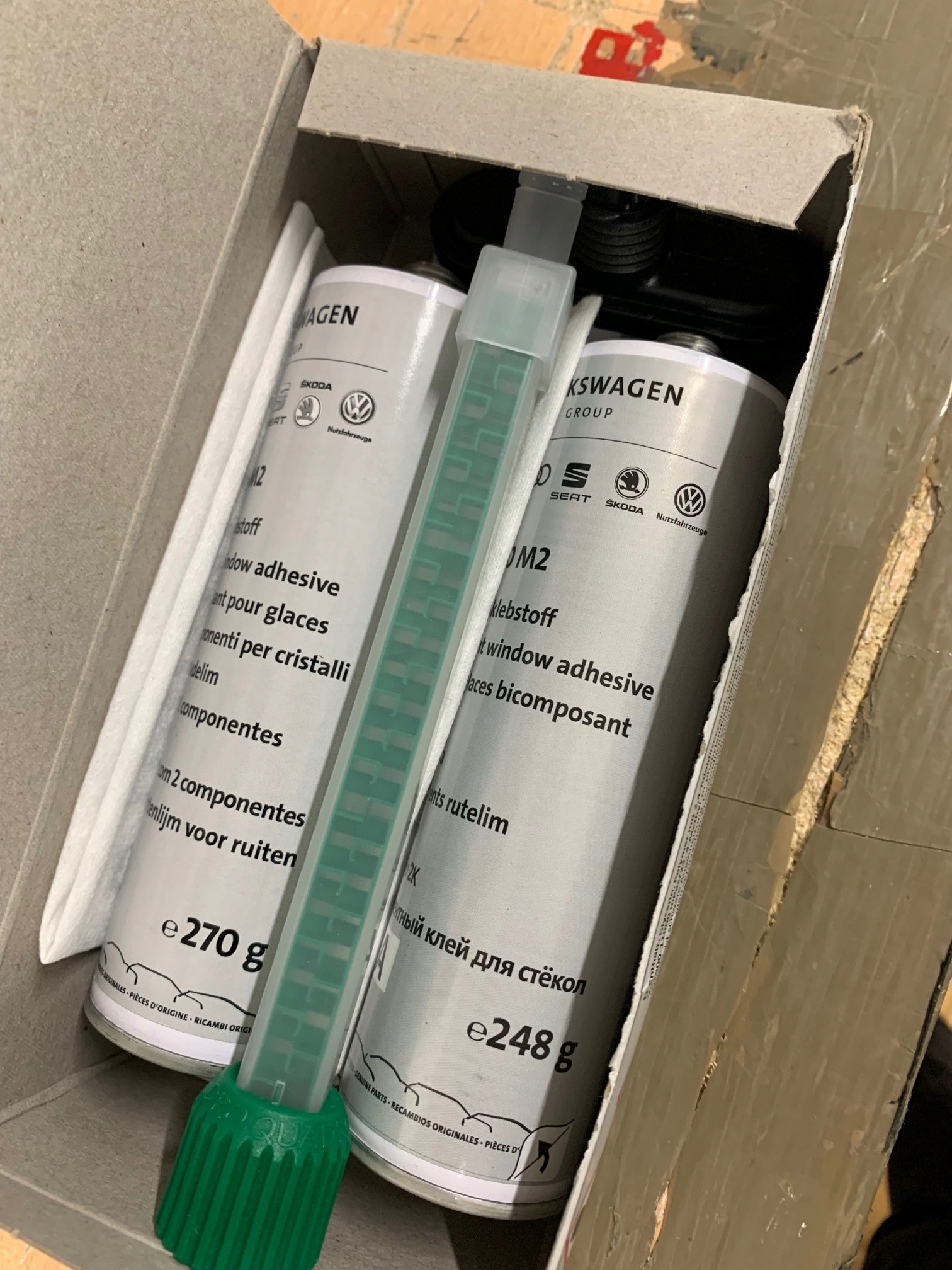 NOWY DWUSKLADNIKOWY KLEJ DO SZYB SAMOCHODOWYCH Part number D004660M2