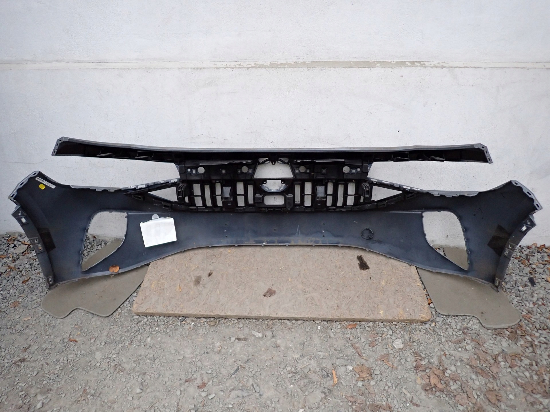 nárazník předek přední VW VOLKSWAGEN ID.4 E21 2020- 11A807221