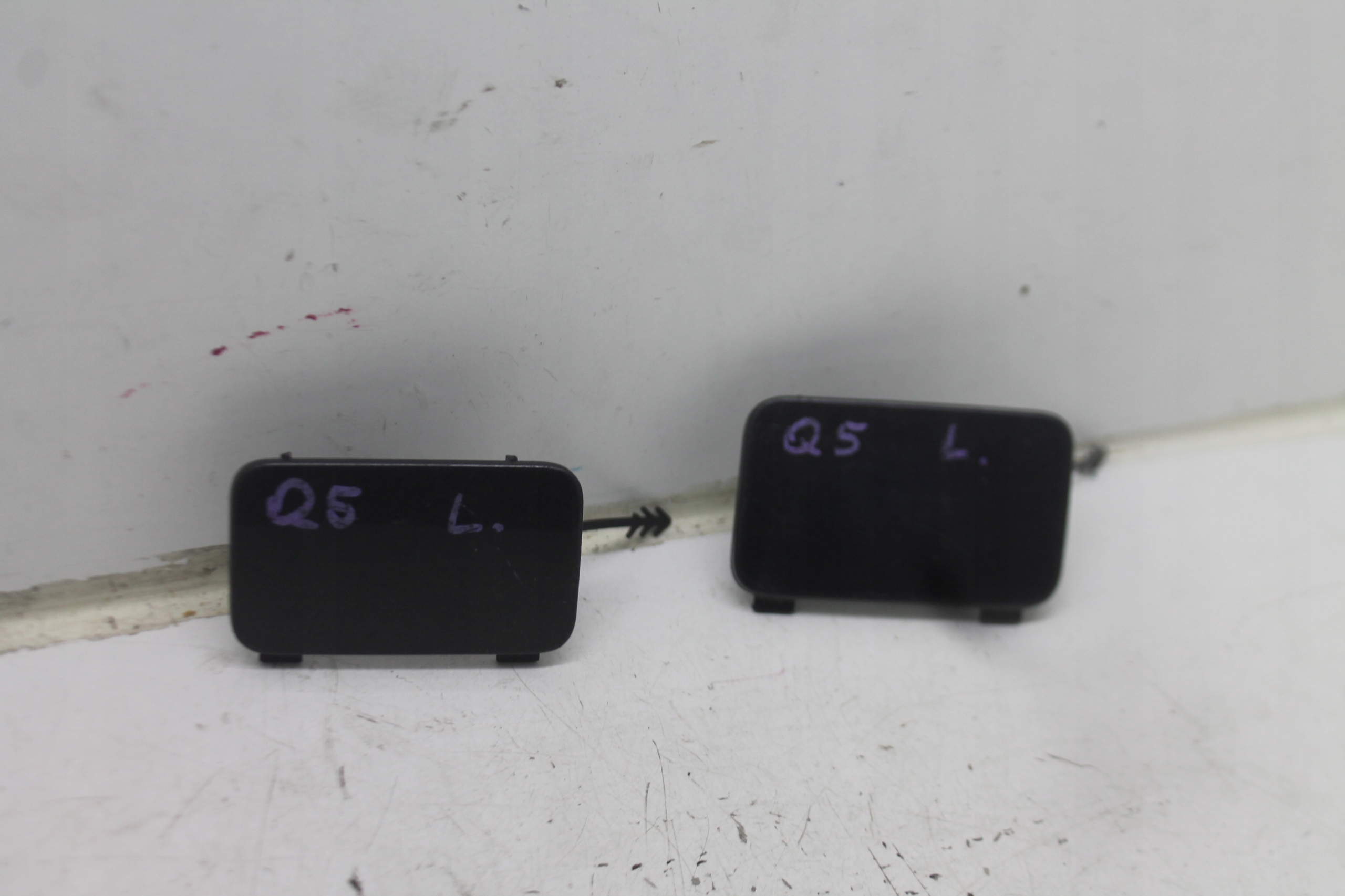 towing hook cap left bumper rear part 8R0807449 AUDI