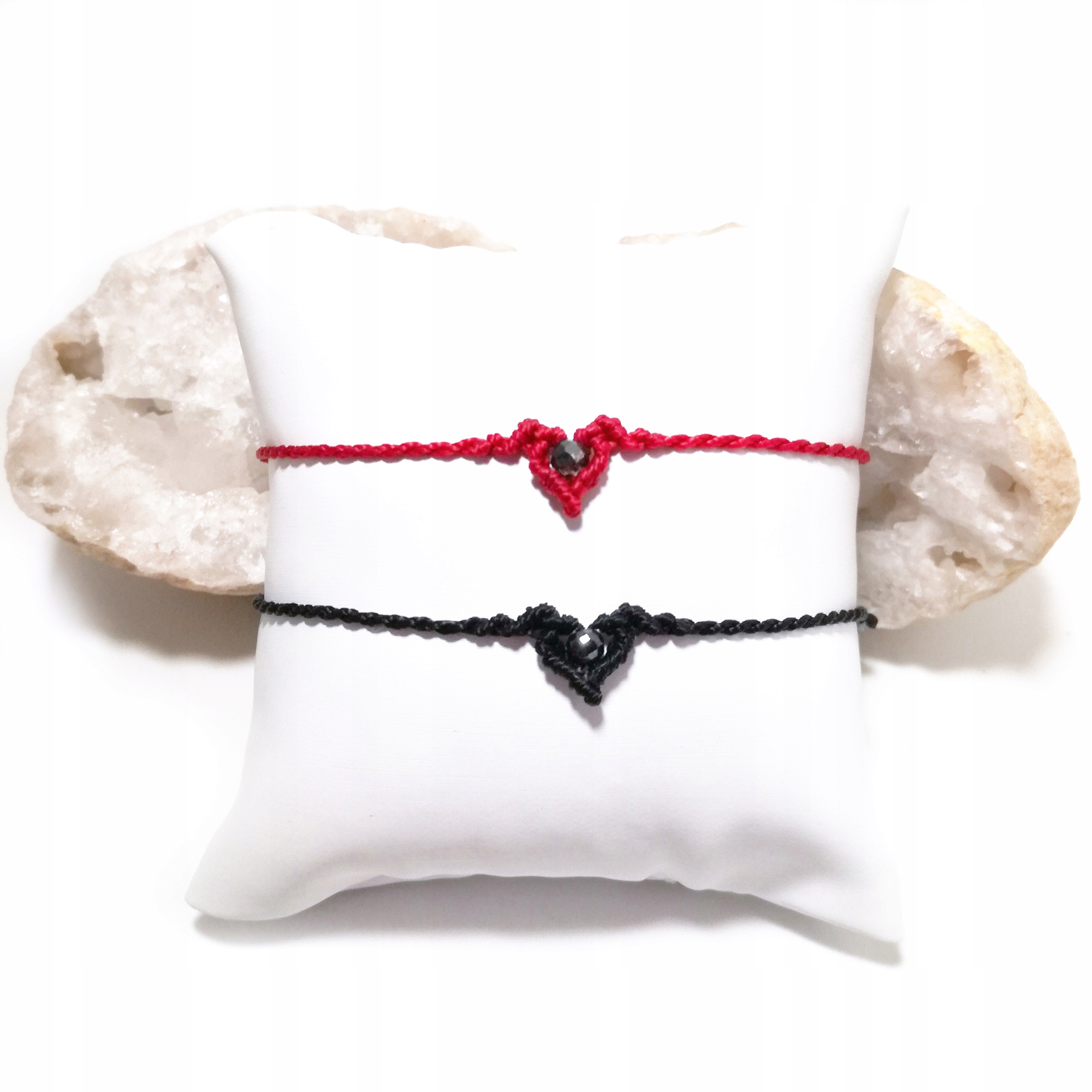 Dvě Srdíčka hematit v makru jemné náramky červená a černá