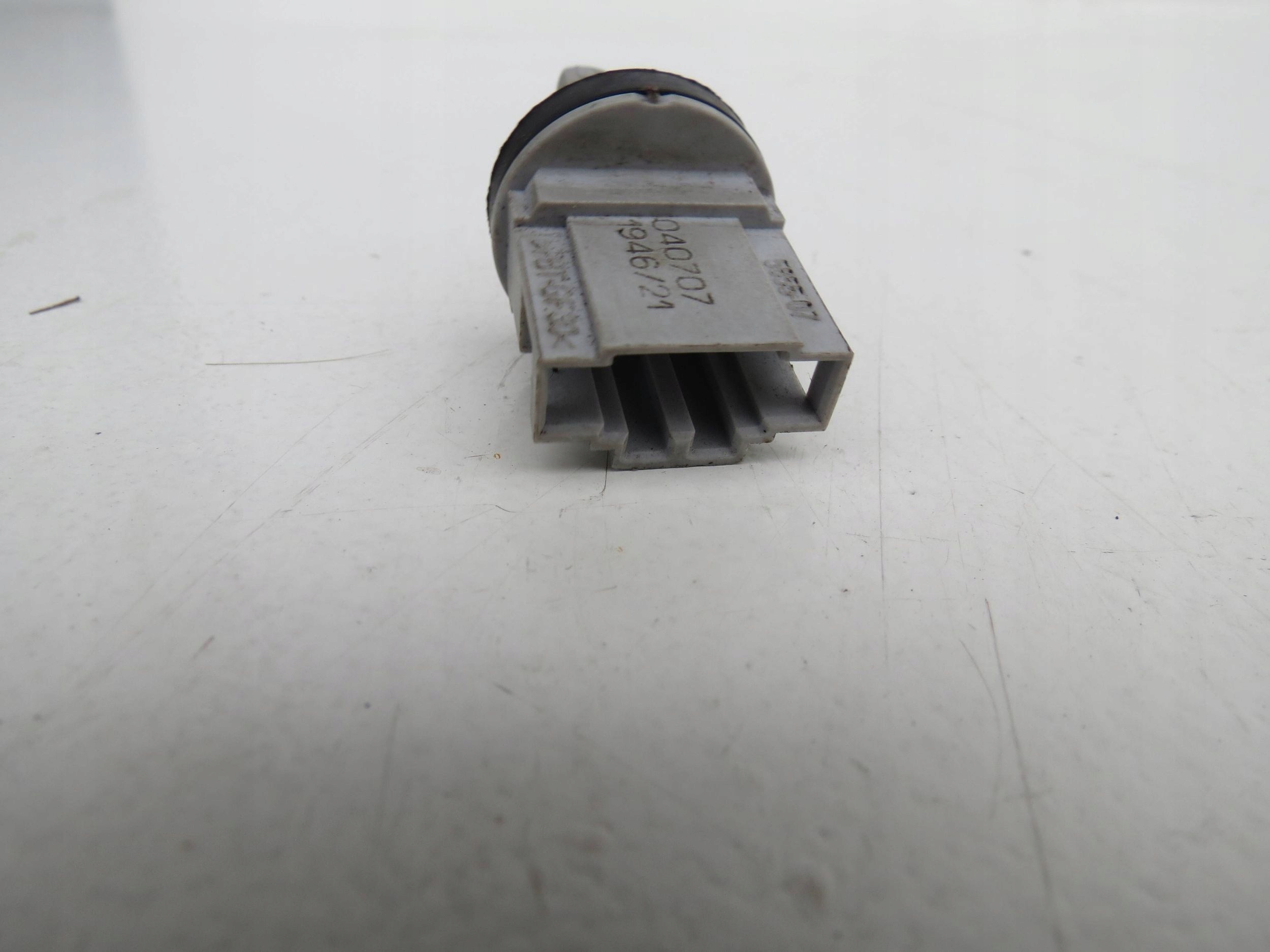 sensor WEWNETRZNEJ TEMPERATURY PORSCHE CAYENNE and 7L5 4.8 V8 1K0907543A