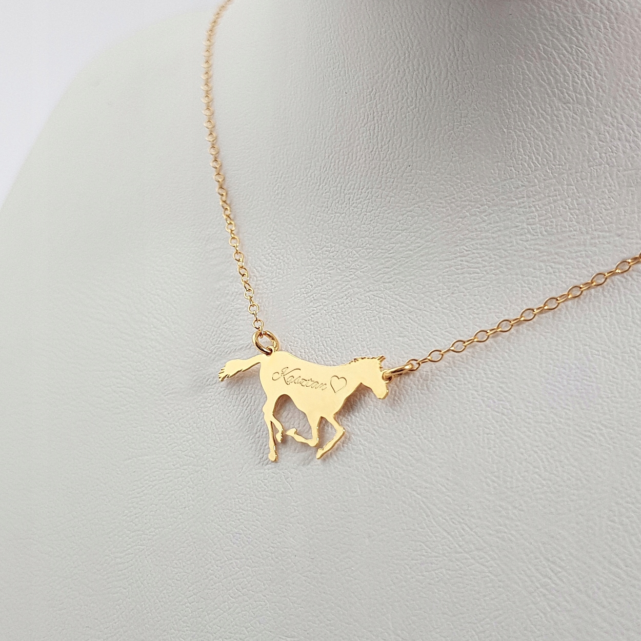 

Złoty naszyjnik celebrytka z Koniem Grawer