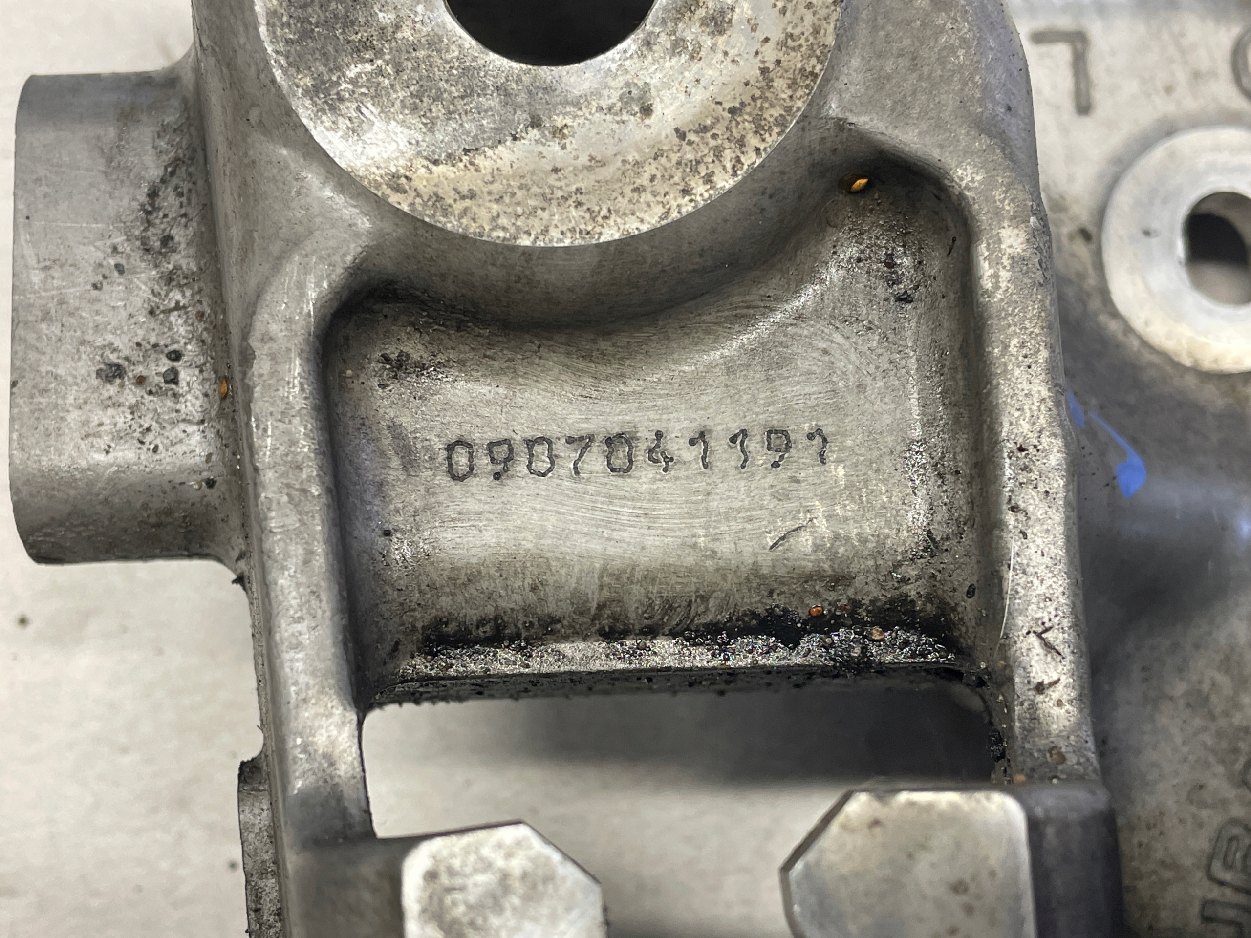 SUBARU LEGACY V 09-14 2.0D engine mount left