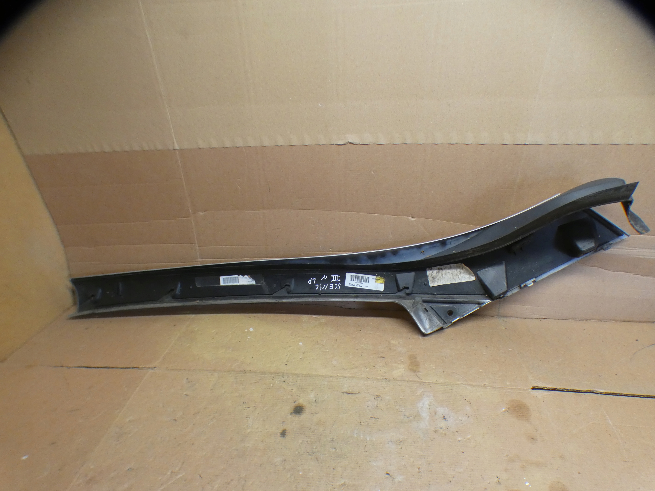 RENAULT SCENIC III moulding windows CZOLOWEJ left 768351859R