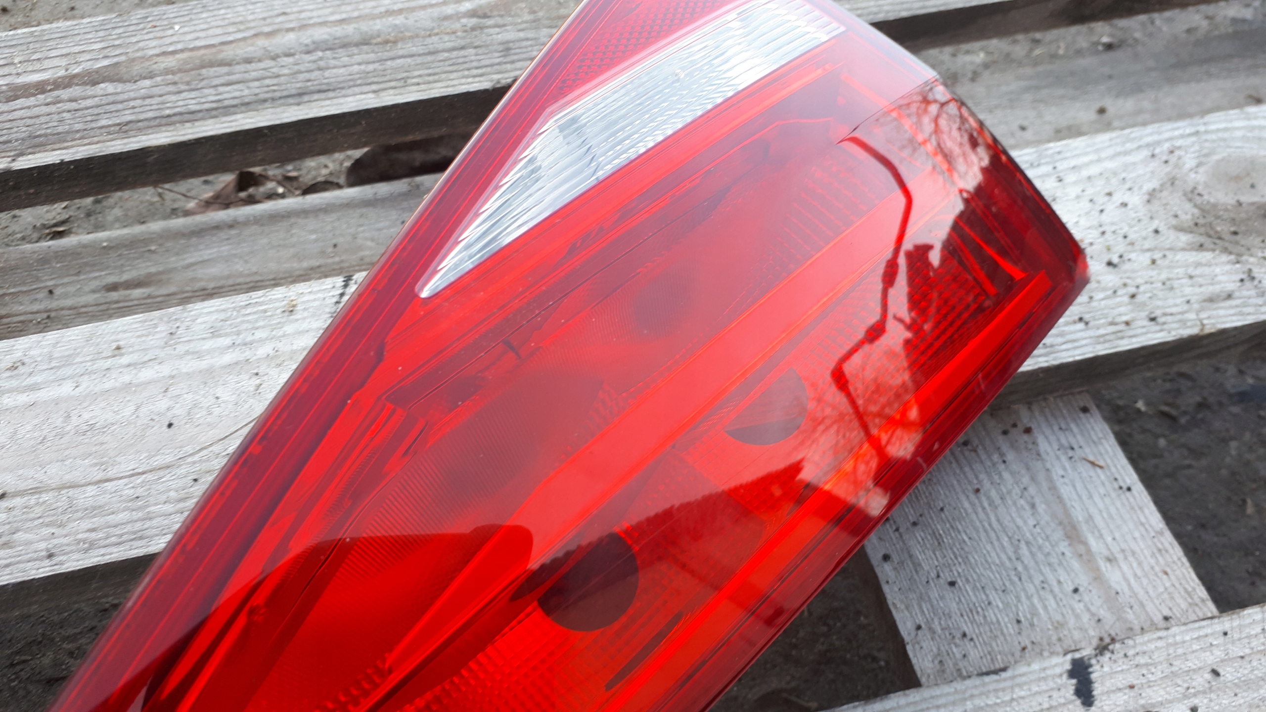 A4 B8 LIFT light left rear part sedan trunk door