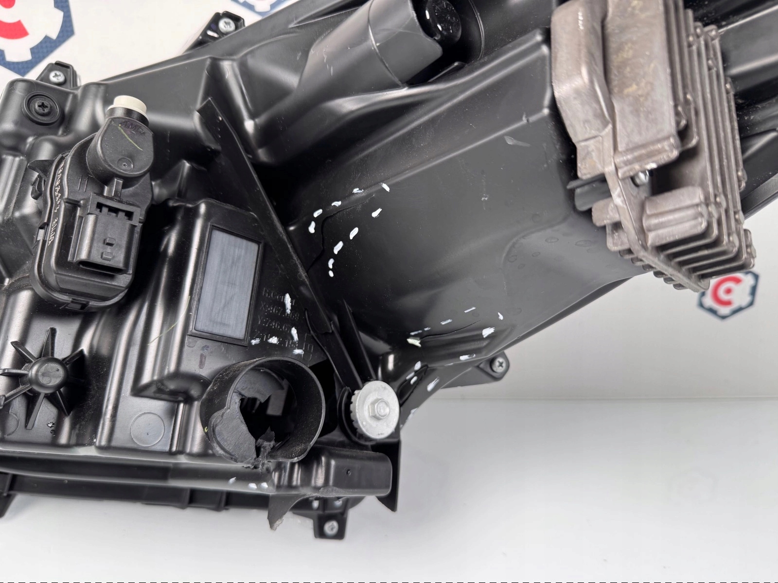 LAMPA PRAWA PRZÓD TOYOTA COROLLA CROSS FULL LED Numer katalogowy części NULL