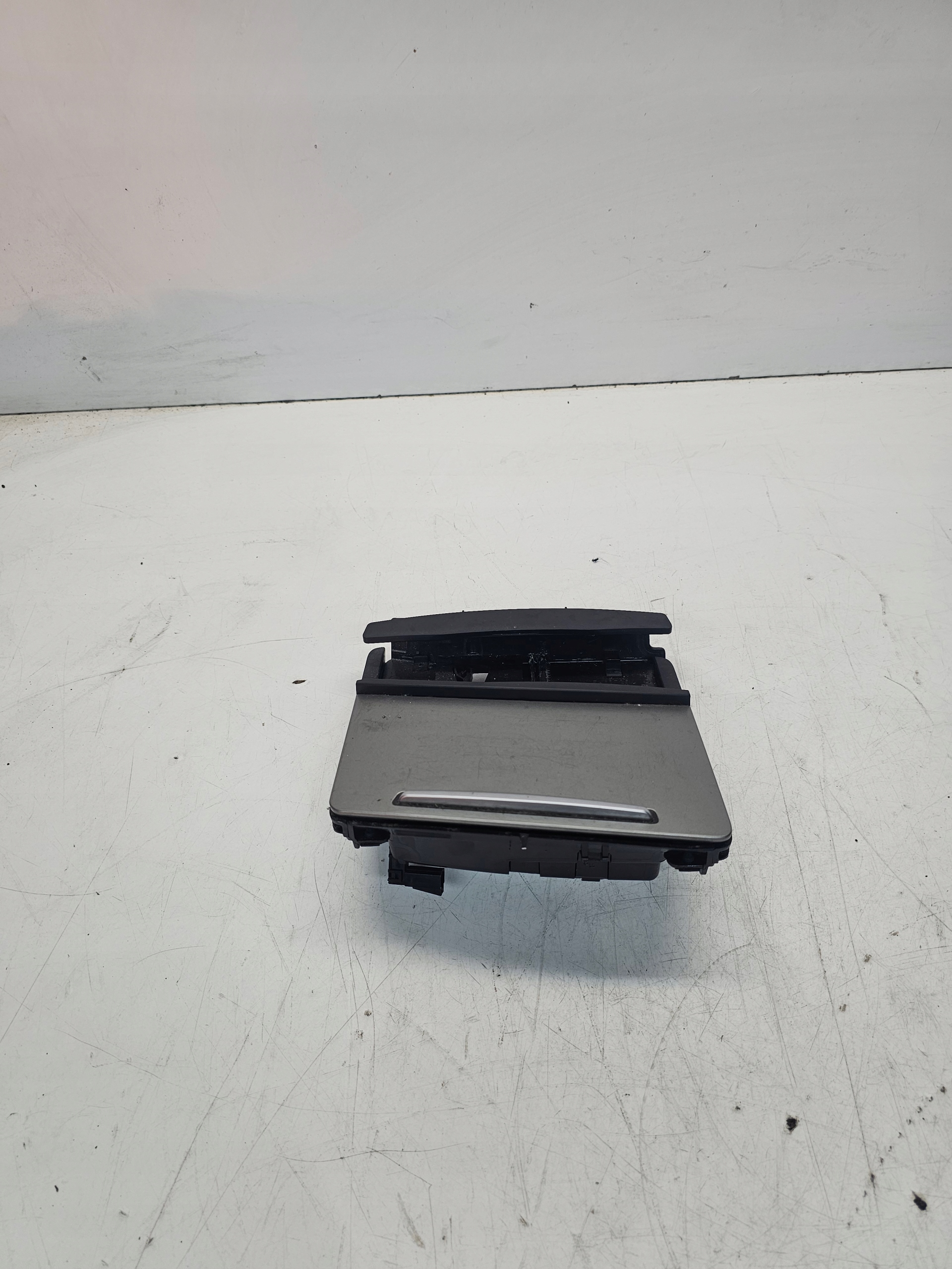 ashtray TUNELU SRODKOWEGO AUDI A6 C6 4F1857951C