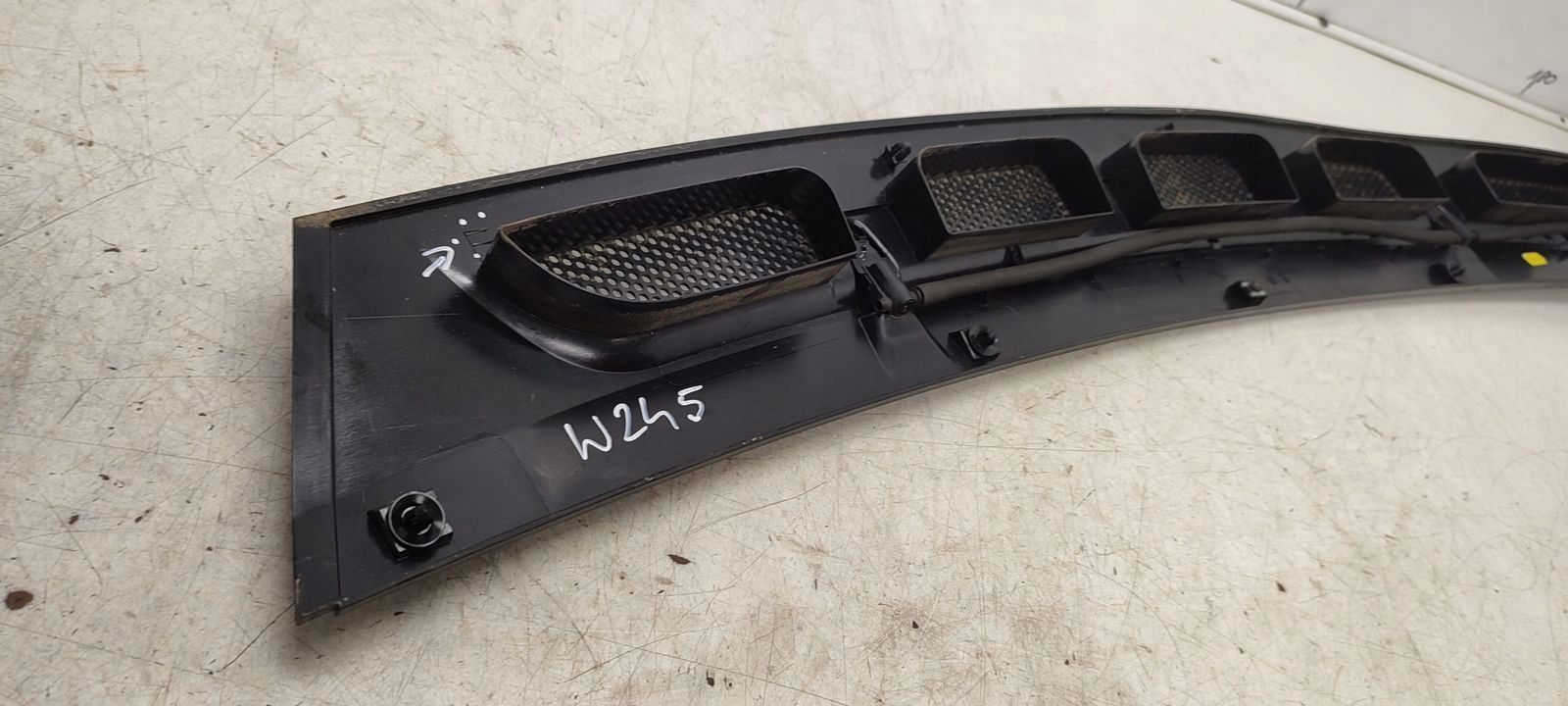 moulding under the window Mercedes 245