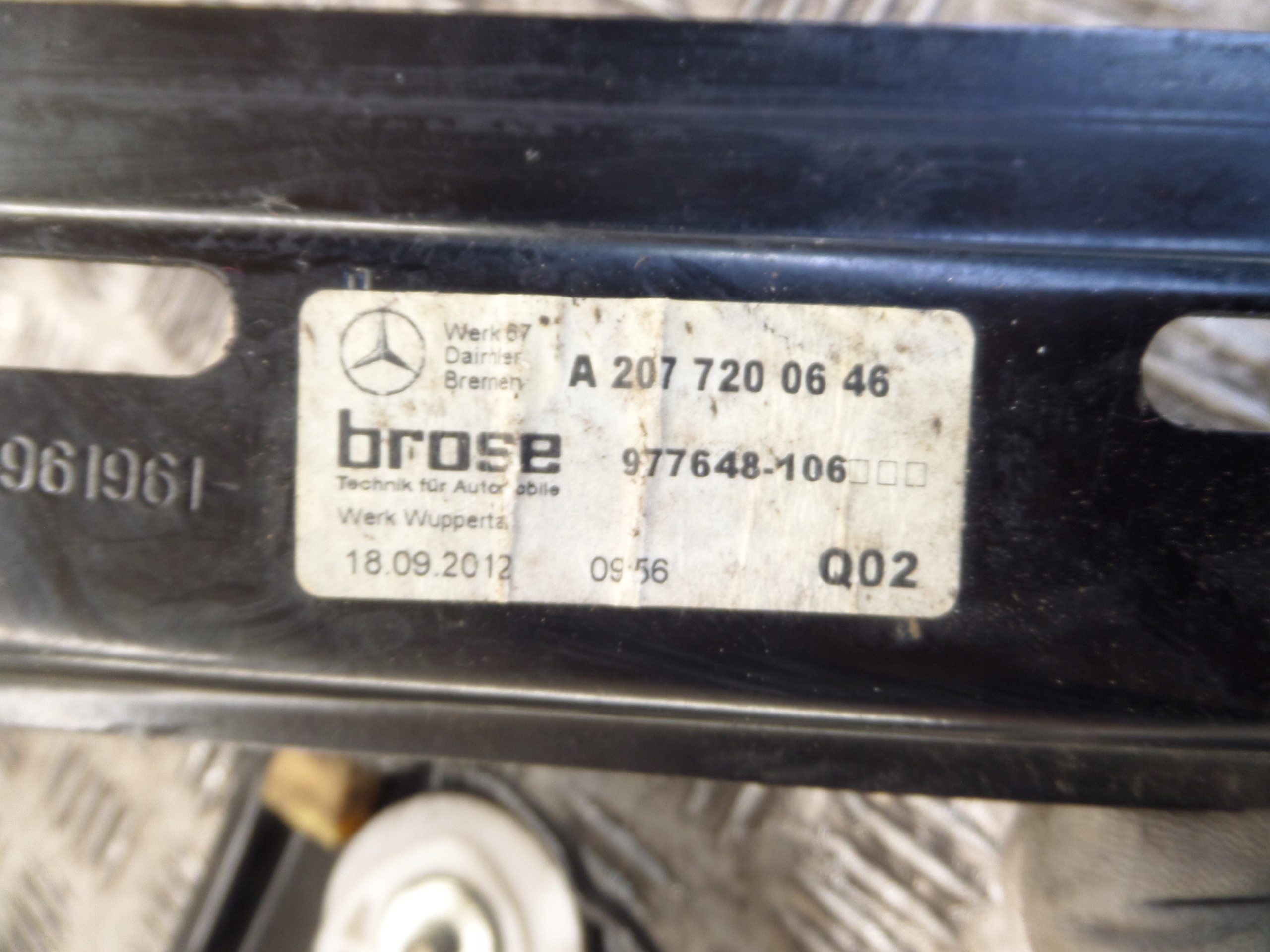 window regulator Mercedes-Benz OE A2077200646