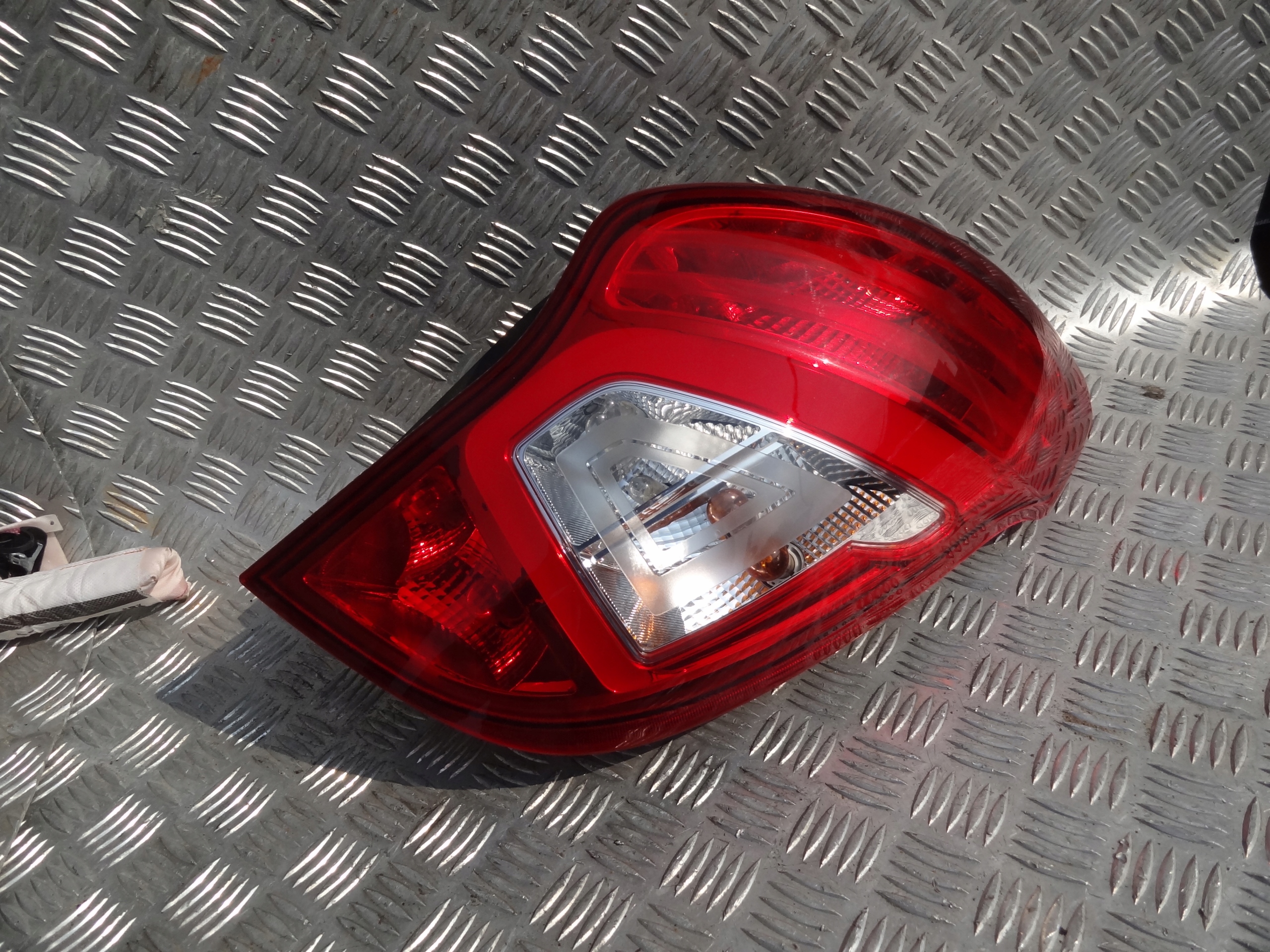 SSANGYONG KORANDO III LIFT 2013 LAMPA TYLNA PRAWA EUROPA ORYGINAL