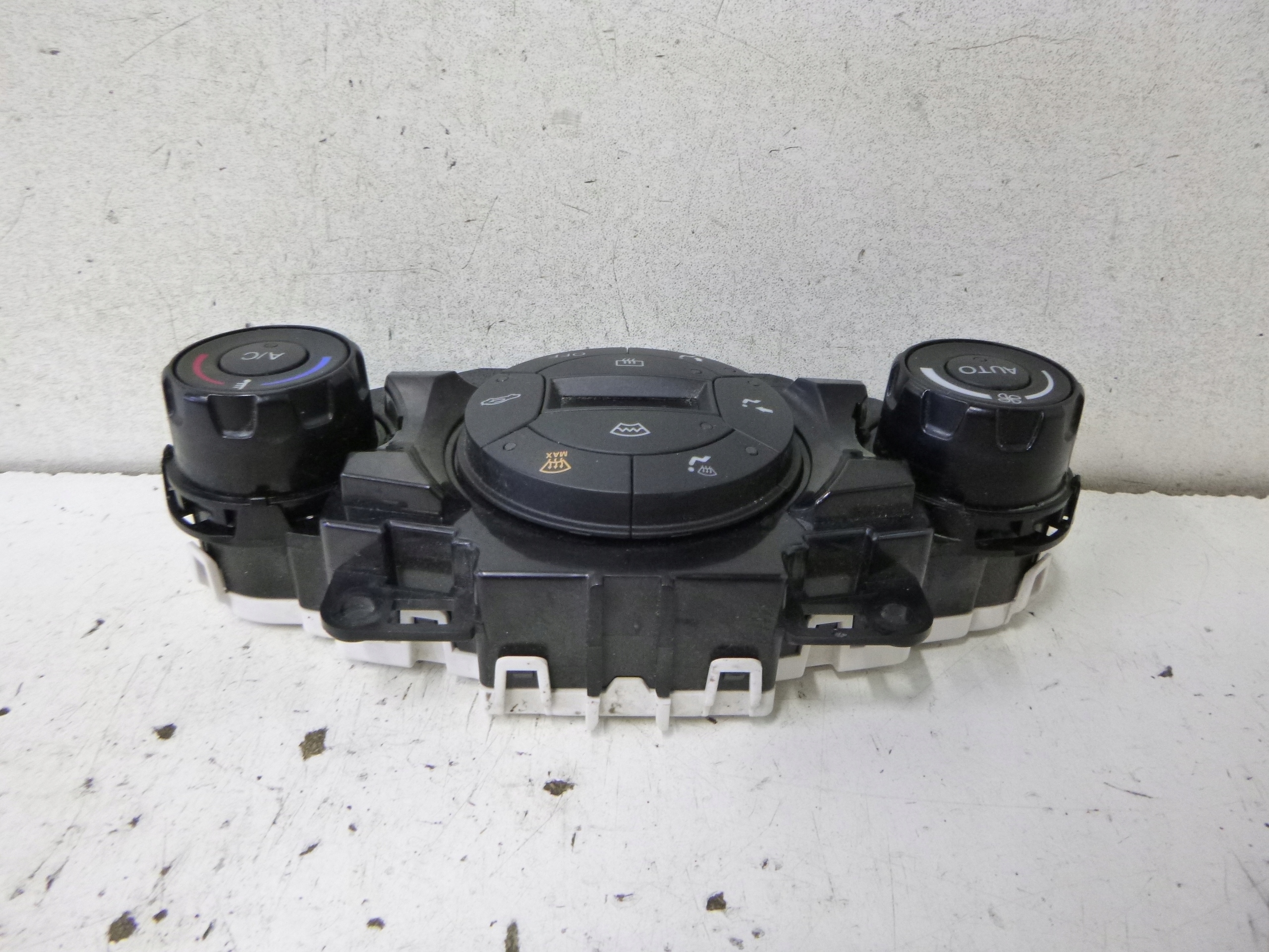 Unite commande clima Bouches buses Ford Fiesta MK7 8A6T18C612BJ