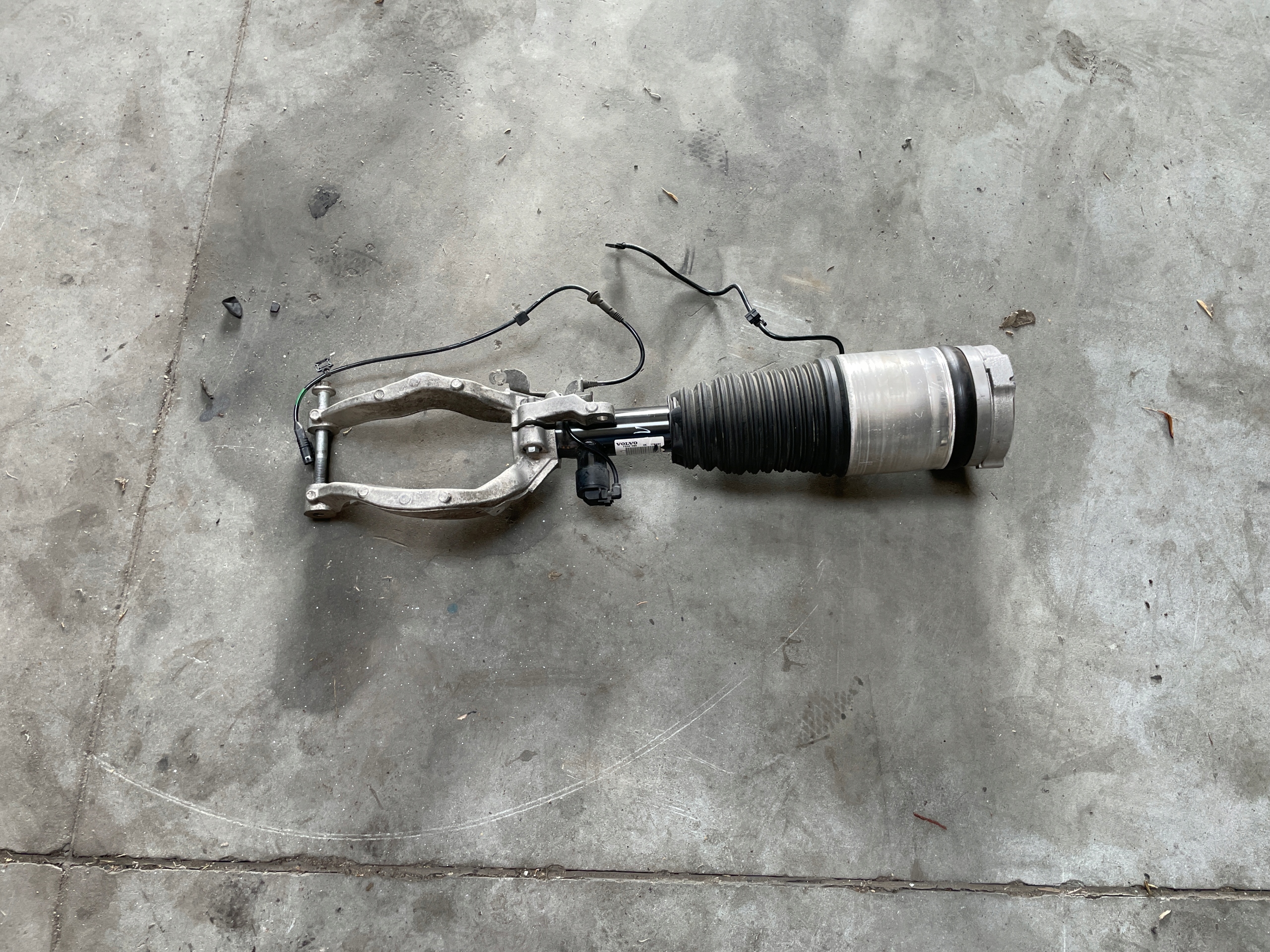 VOLVO XC60 II XC90 II V90 CC Amortyzator Pneumatyczny Lewy 31476850