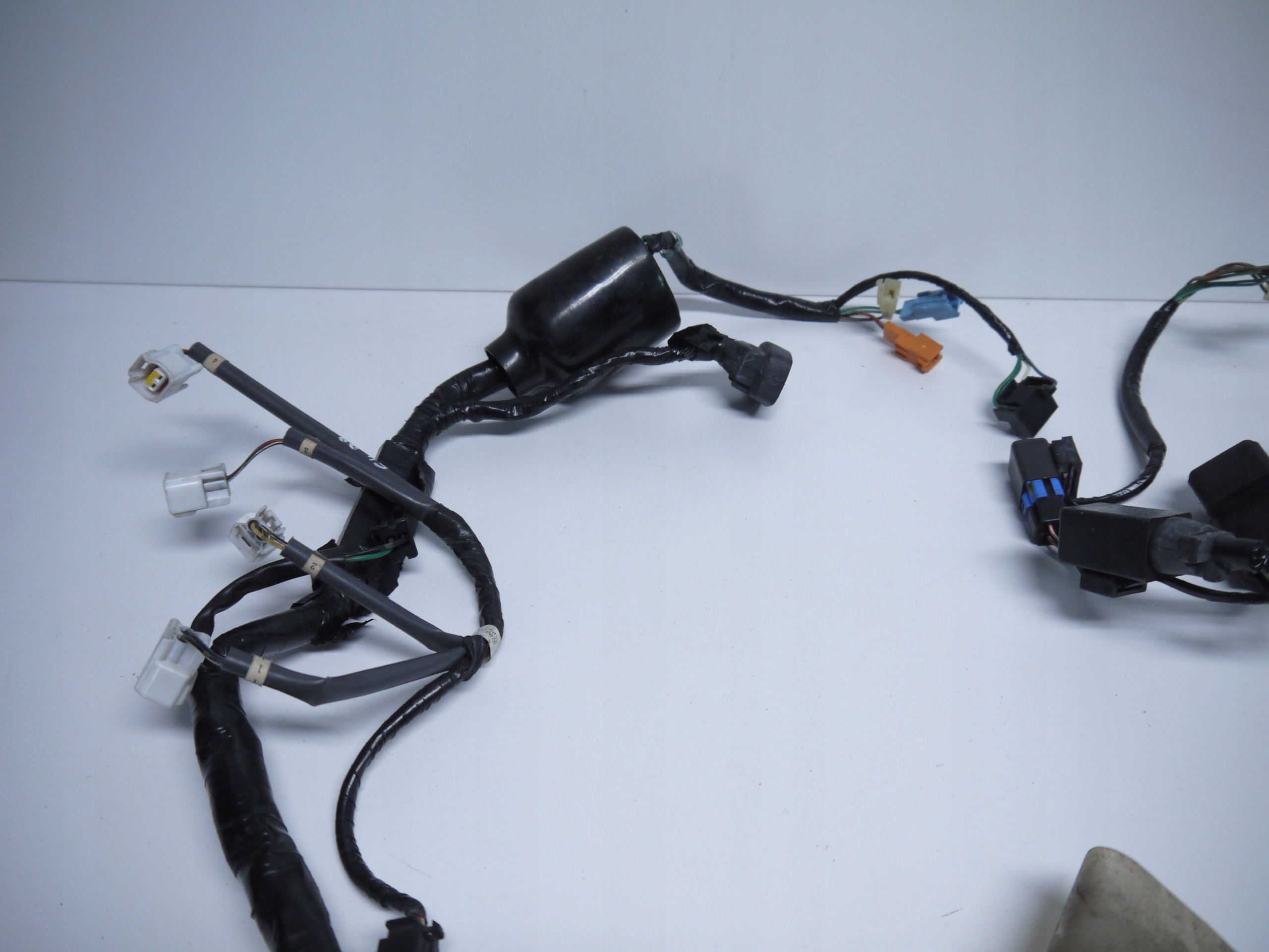 INSTALACJA ELEKTRYCZNA HONDA CBR 600 F4 PC35 99-00 32100-MBW-6101 EW21 Numer katalogowy części 32100-MBW-6101