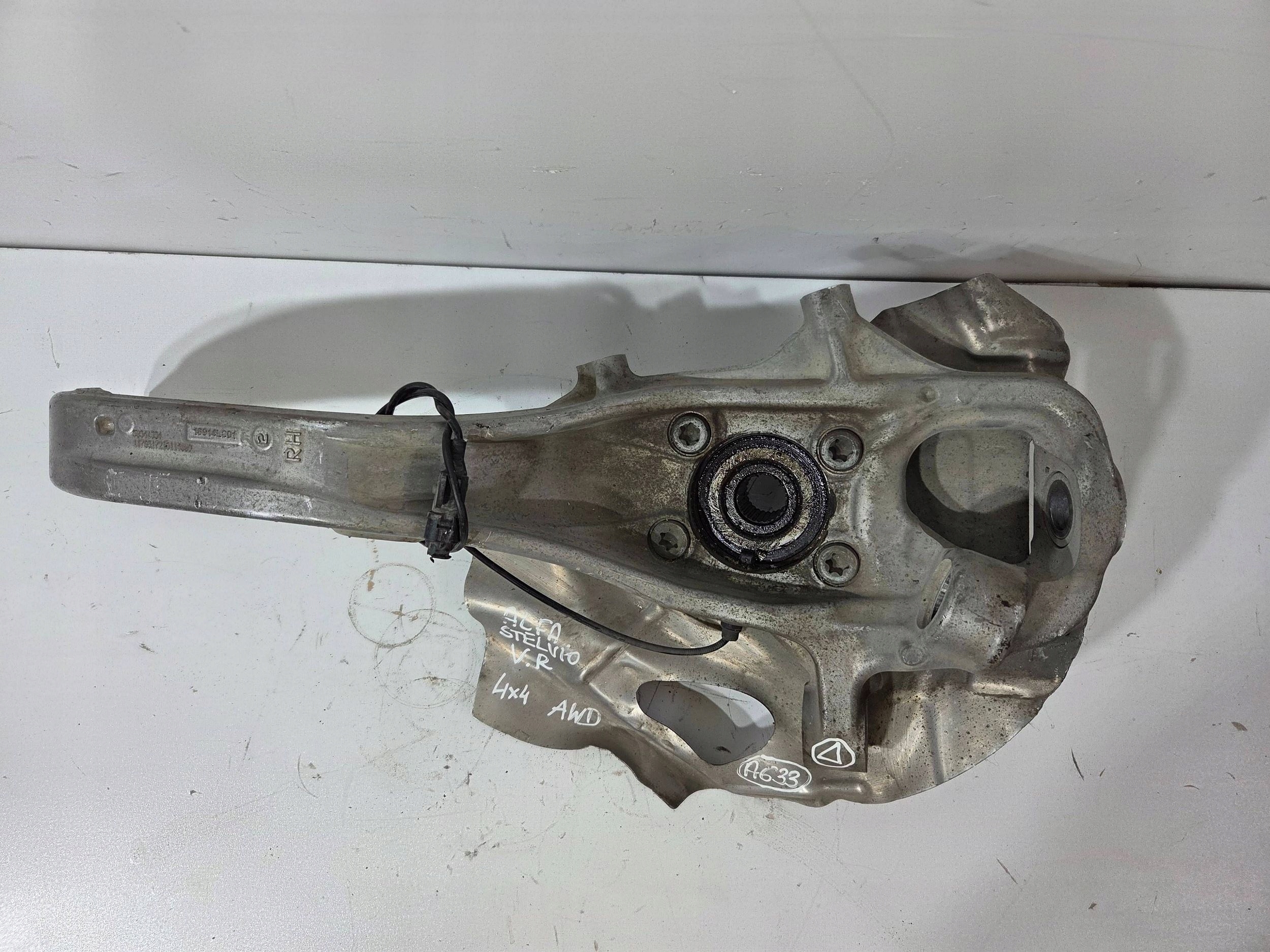 Alfa Romeo Stelvio swing front right 50541554 (A633)