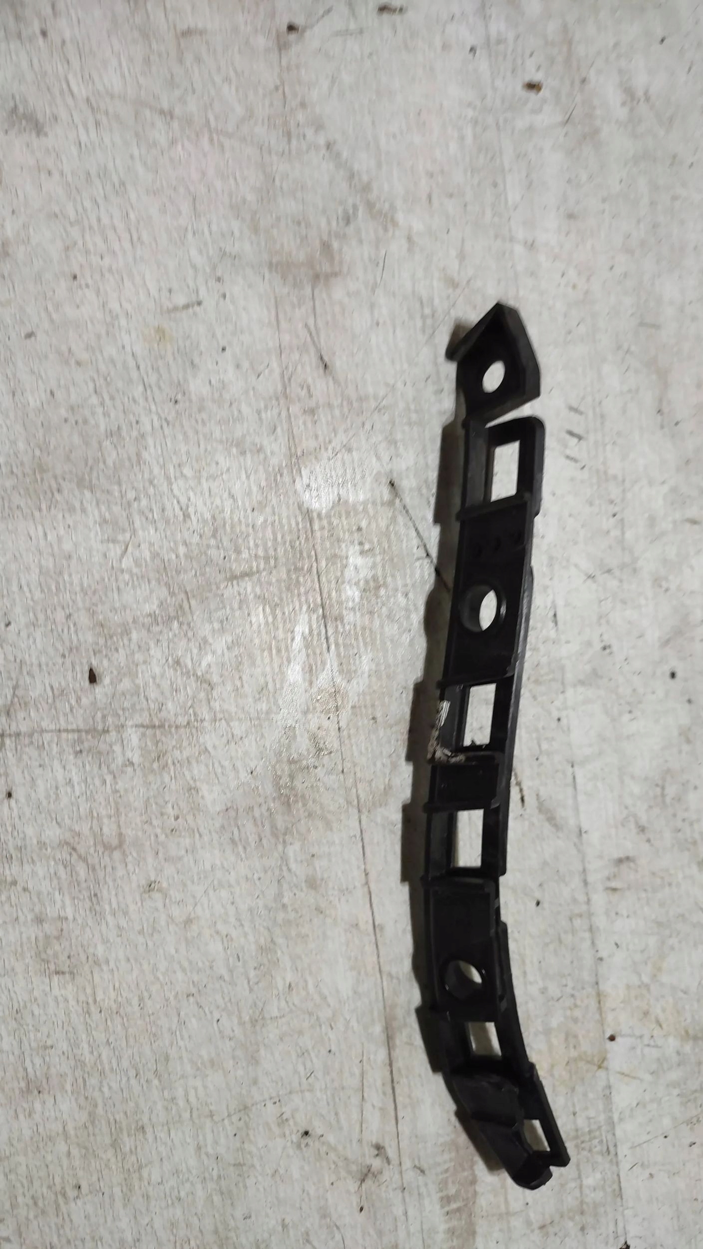 Mercedes-Benz A W176 2017 rear part side left bumper bracket