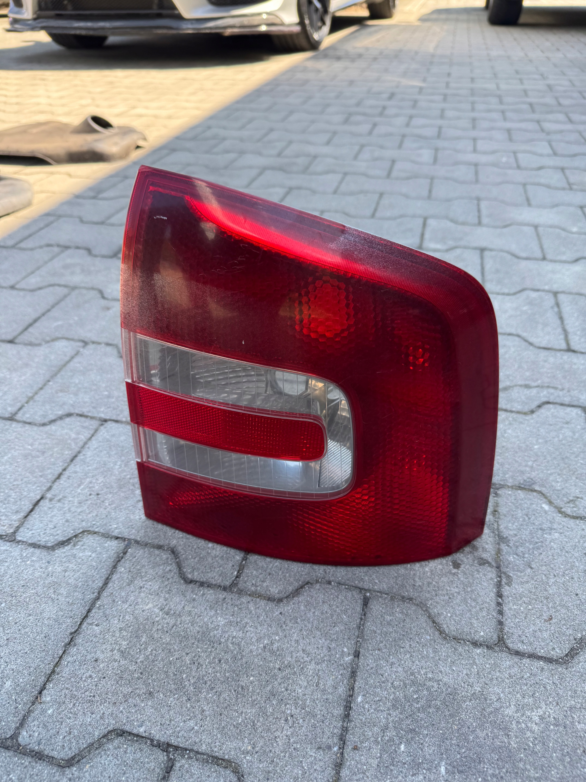 SKODA OCTAVIA II KOMBI light rear part right