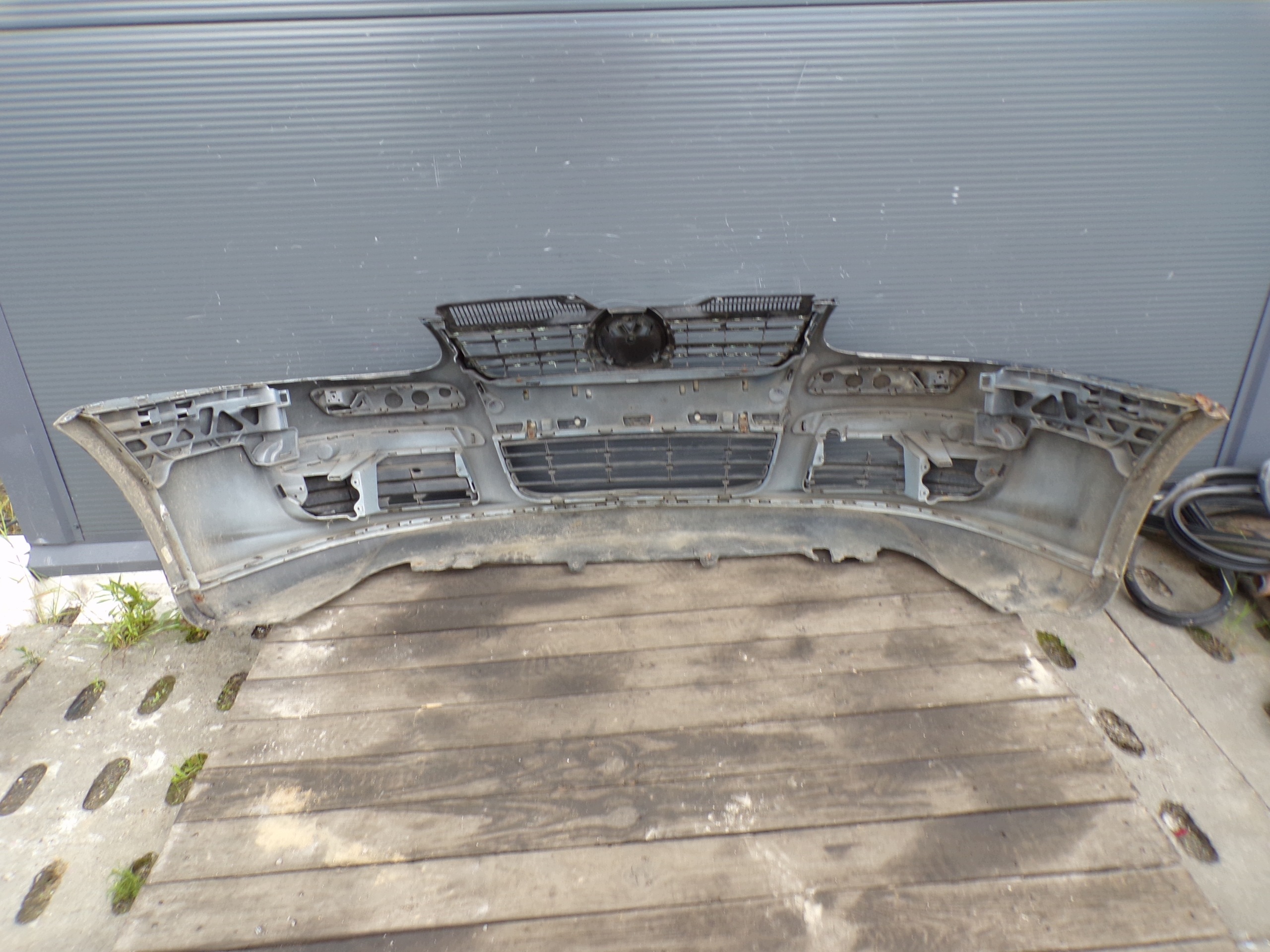 front bumper front VOLKSWAGEN GOLF V KOMBI JETTA colour GRANAT LD5Q
