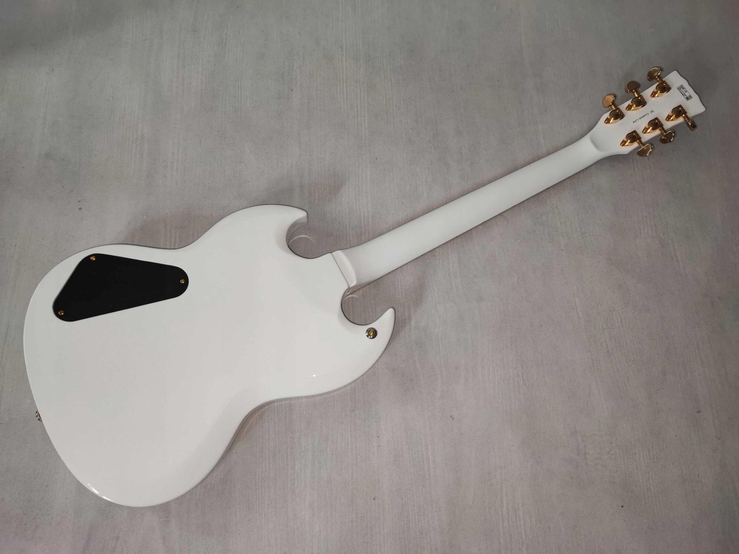 HARLEY BENTON DC-CUSTOM WH NOWA GITARA SG 24 PROGI Model DC-CUSTOM WHITE