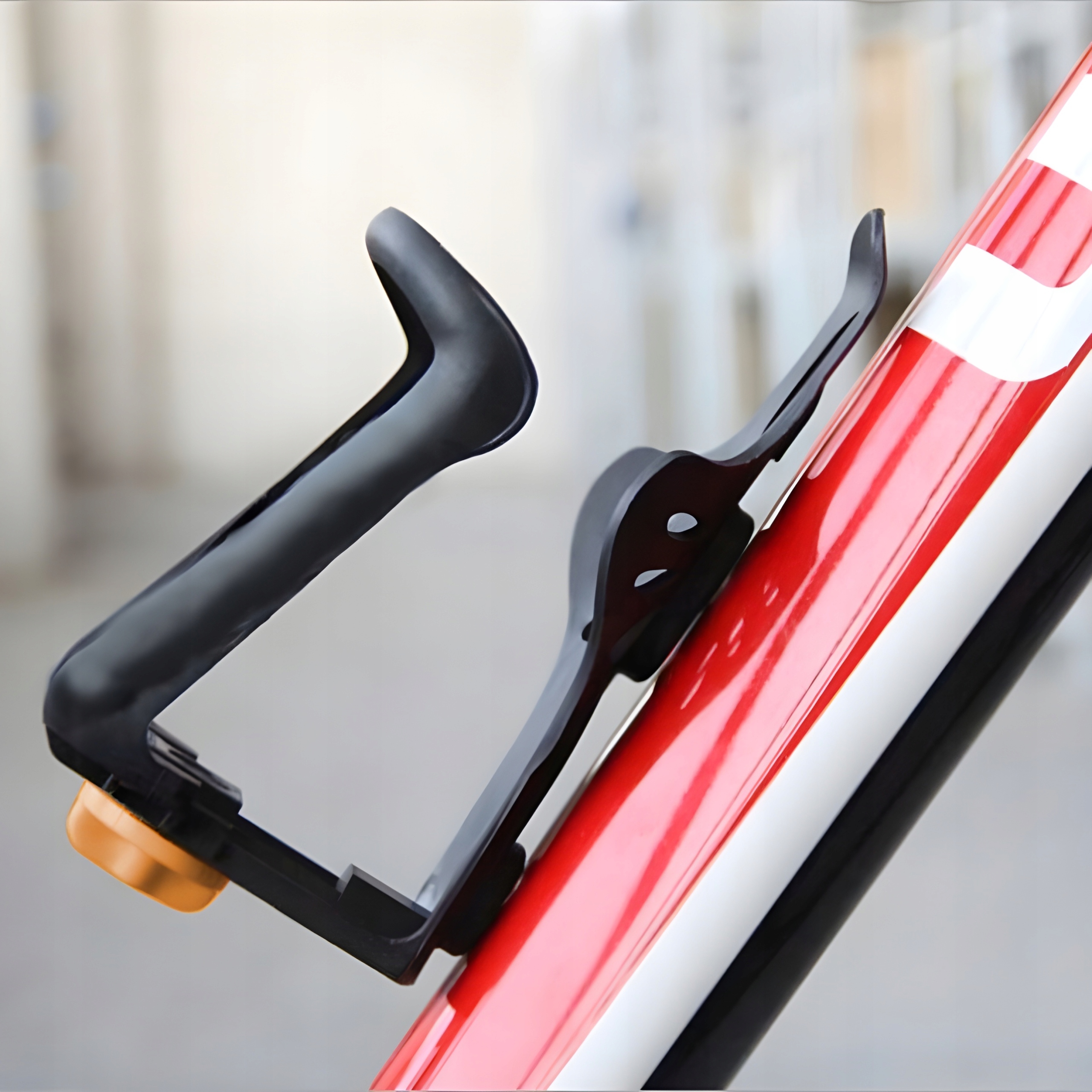 Koszyk UCHWYT na bidon LEKKI UNIWERSALNY PRAKTYCZNY TRWAŁY DO ROWERU Waga 33 g