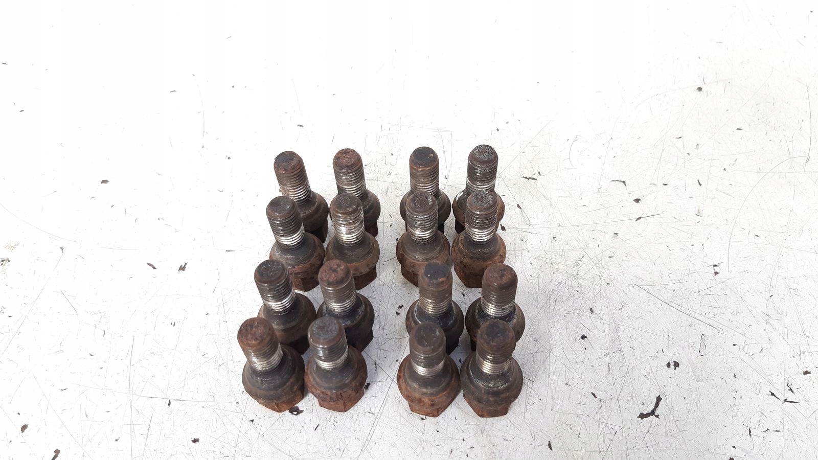 Szpilki Schrauben do der Räder Opel Tigra B 1,8
