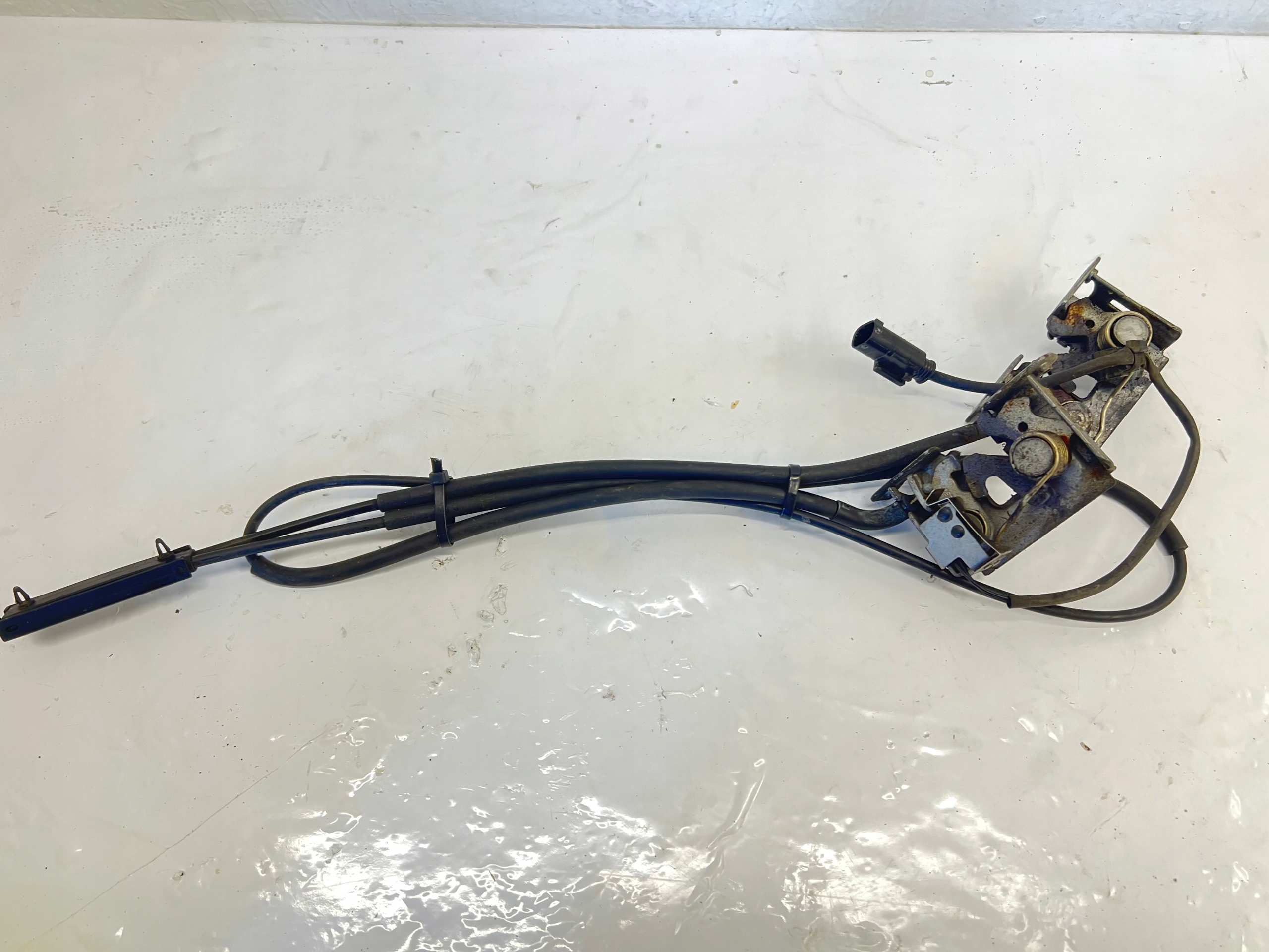 BMW E70 X5 E71 X6 Câble Levier pour l’ouverture du capot ZAMKI 7184456