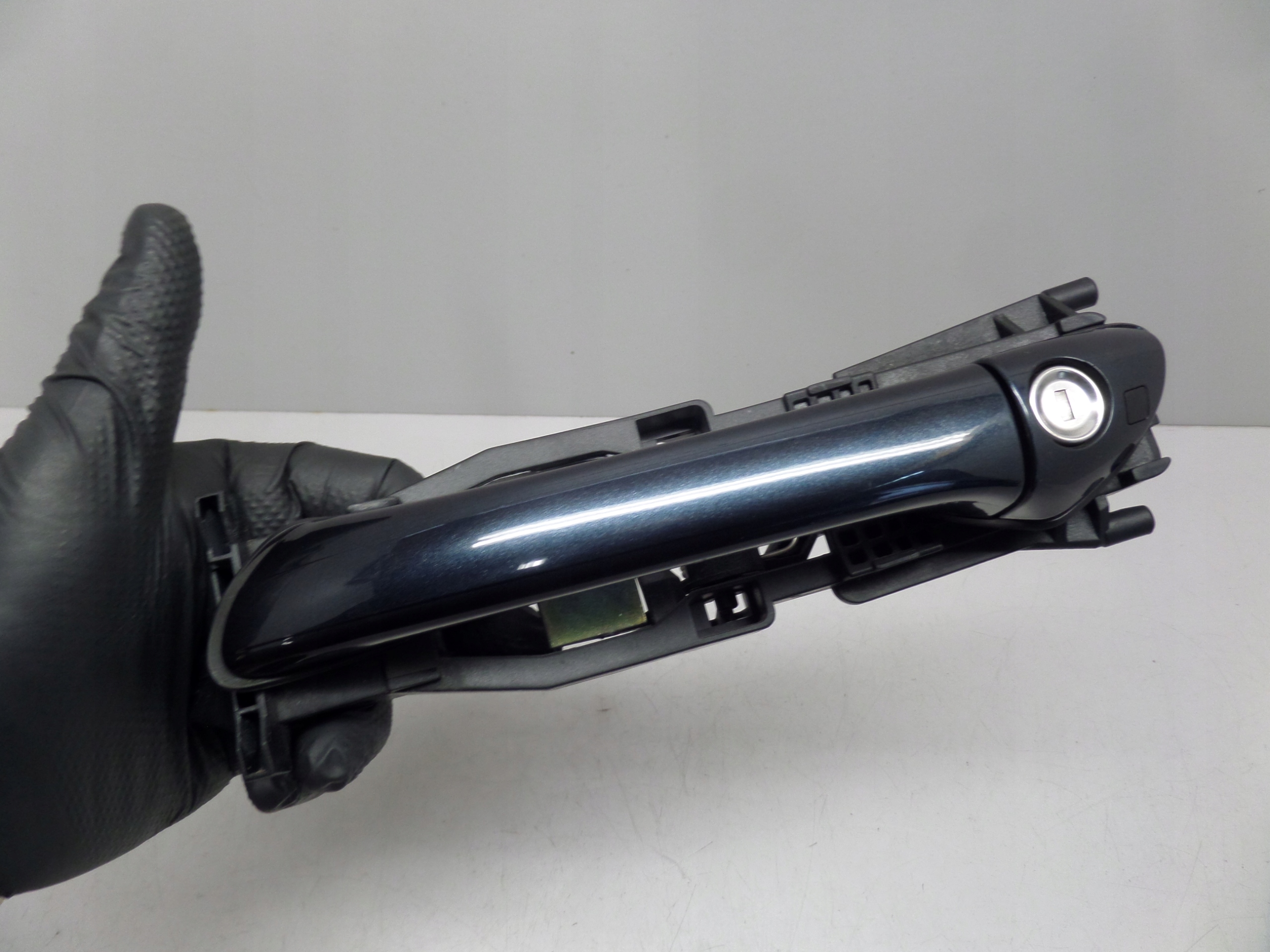 handle exterior left front MERCEDES C-KLASA W203 colour 189