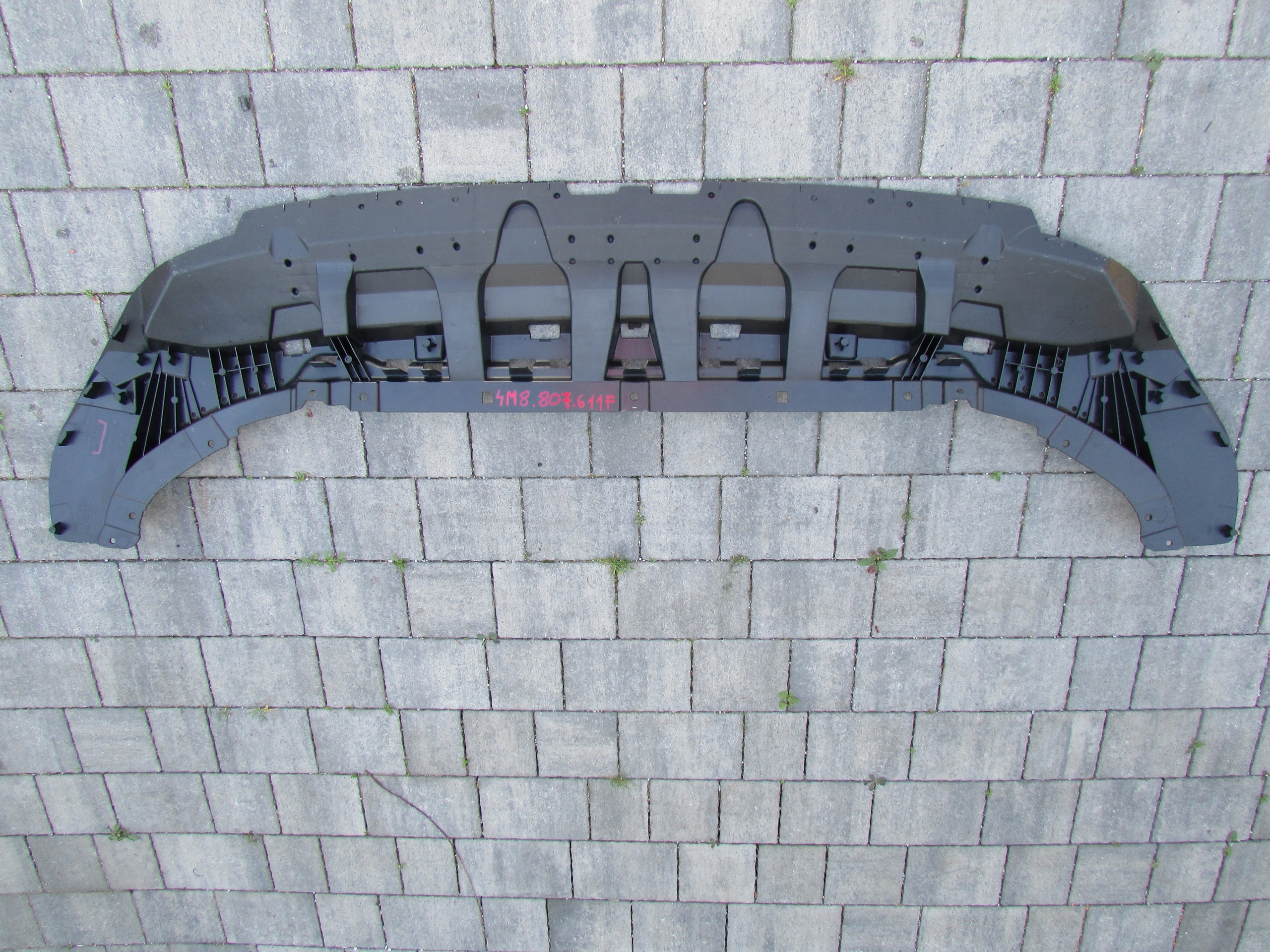 AUDI Q8 S-LINE бампер 4M8807611F