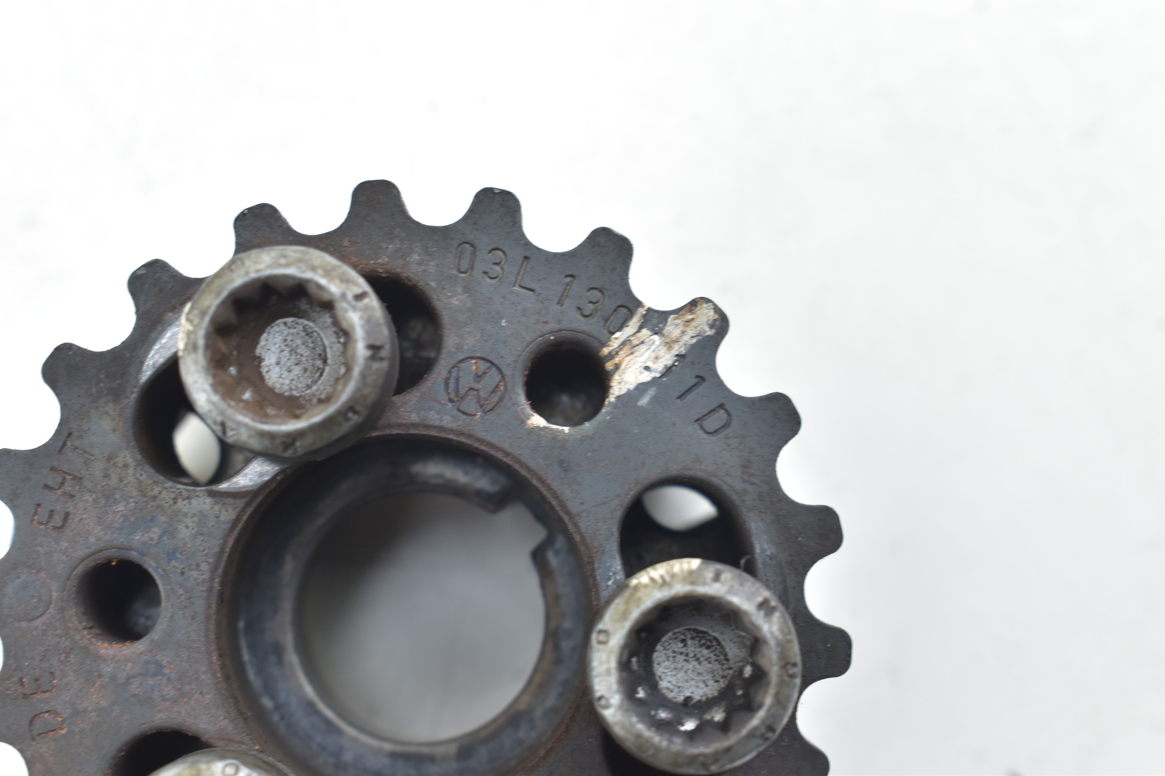 roue pompe d'injection AUDI A6 C7 SUPERB II 2.0 TDI 03L130111E 03L130238A