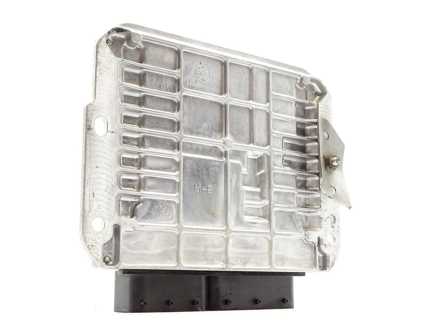 computer control unit of the engine ECU MITSUBISHI L200 V 2.4 DI-D 1860D153