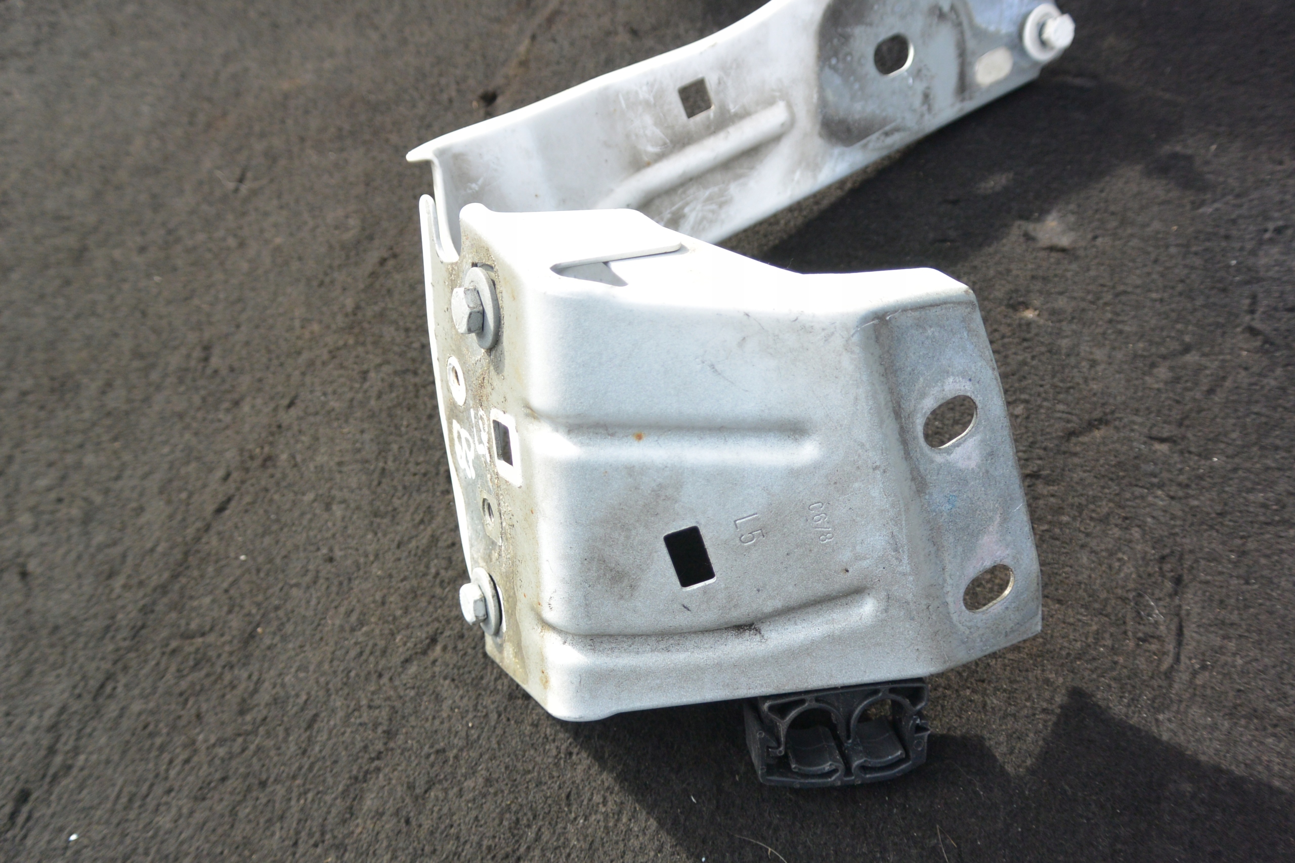 Support plaque Console Aile Gauche MASERATI QUATTROPORTE VI KOMPLET