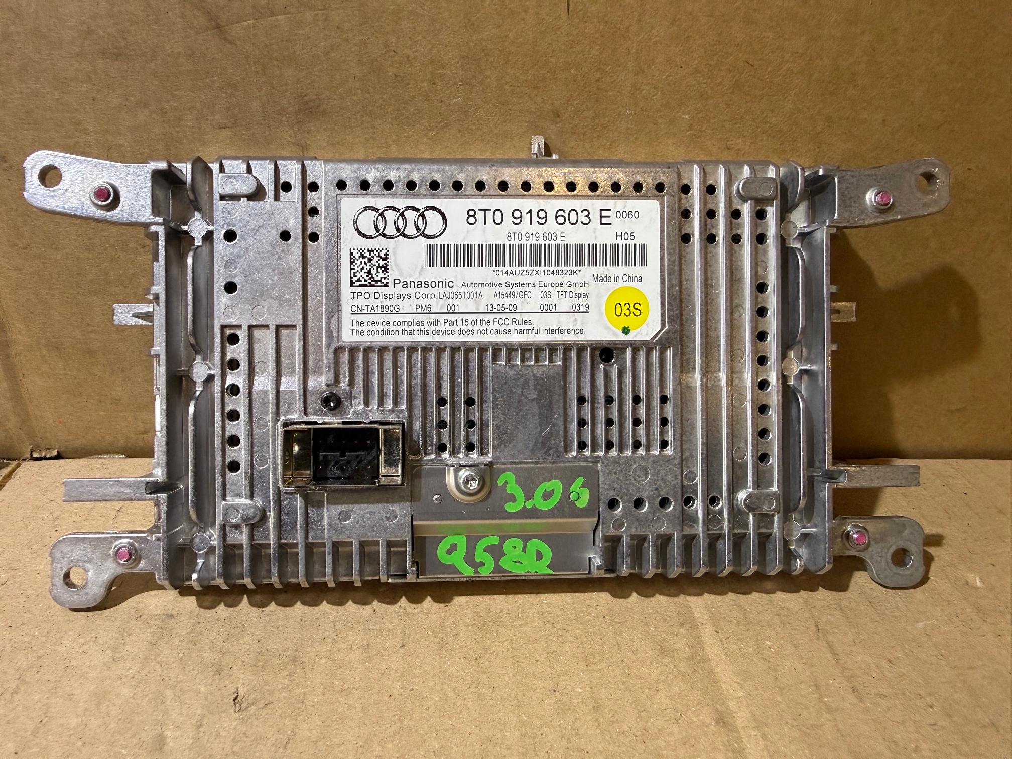AUDI A4 B8 A5 8T Q5 8R Display LCD 8T0919603E