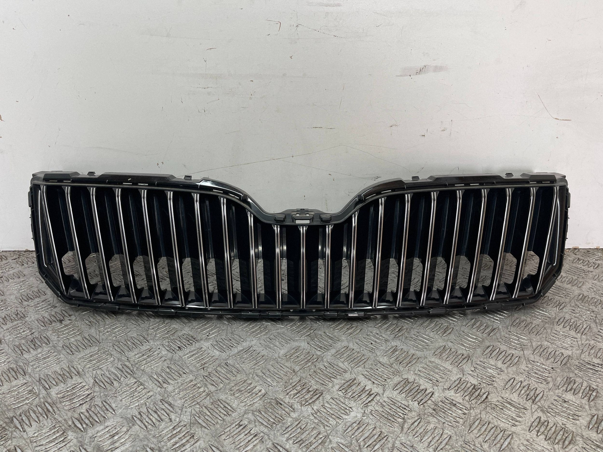 grille radiator grill front SUPERB 2 II LIFT 13- 3T0853668B