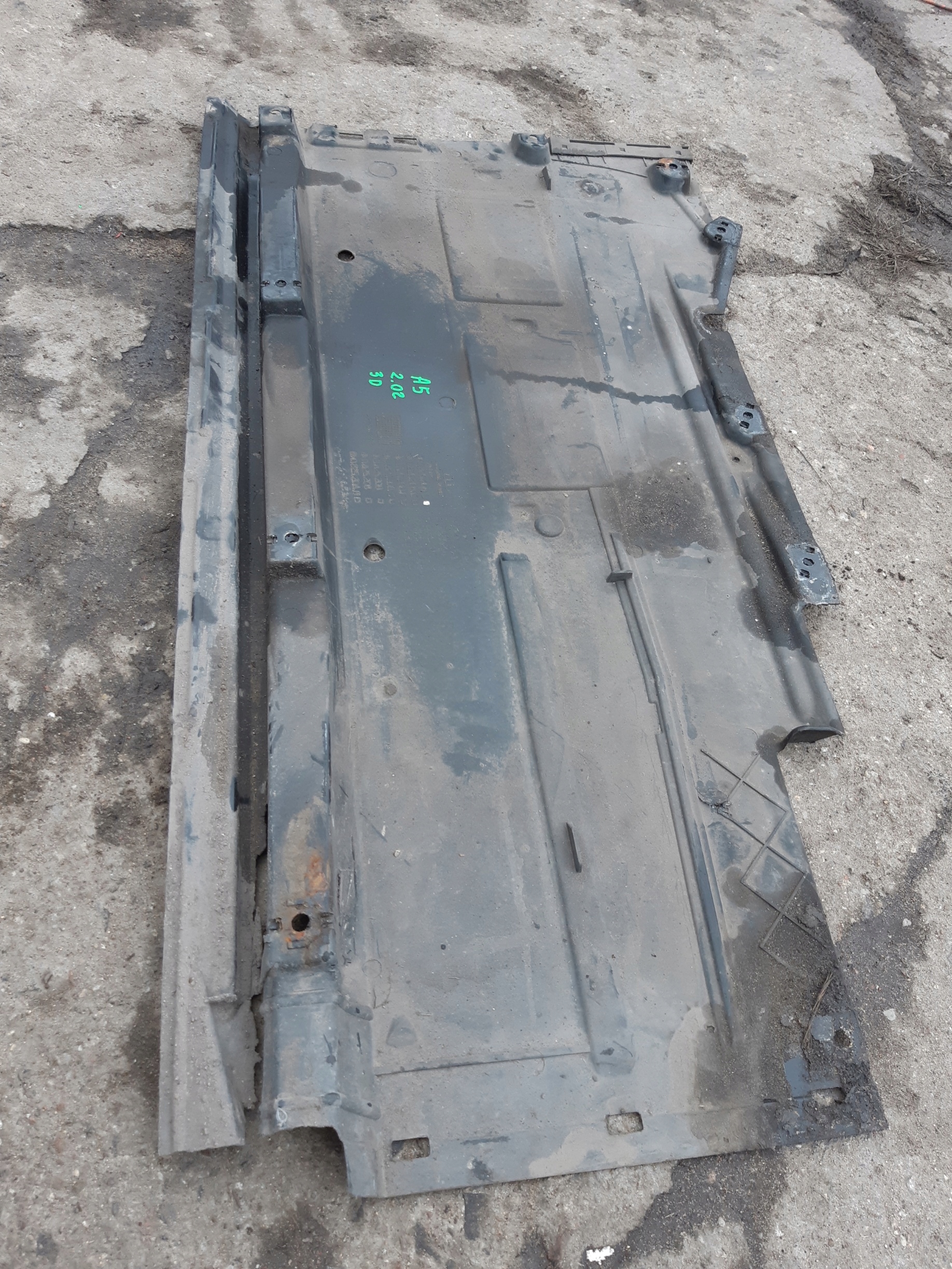 AUDI A5 8T 3D Blende Abdeckung abdeckung des Bodens Unterfahrschutz rechts 8K0825208D
