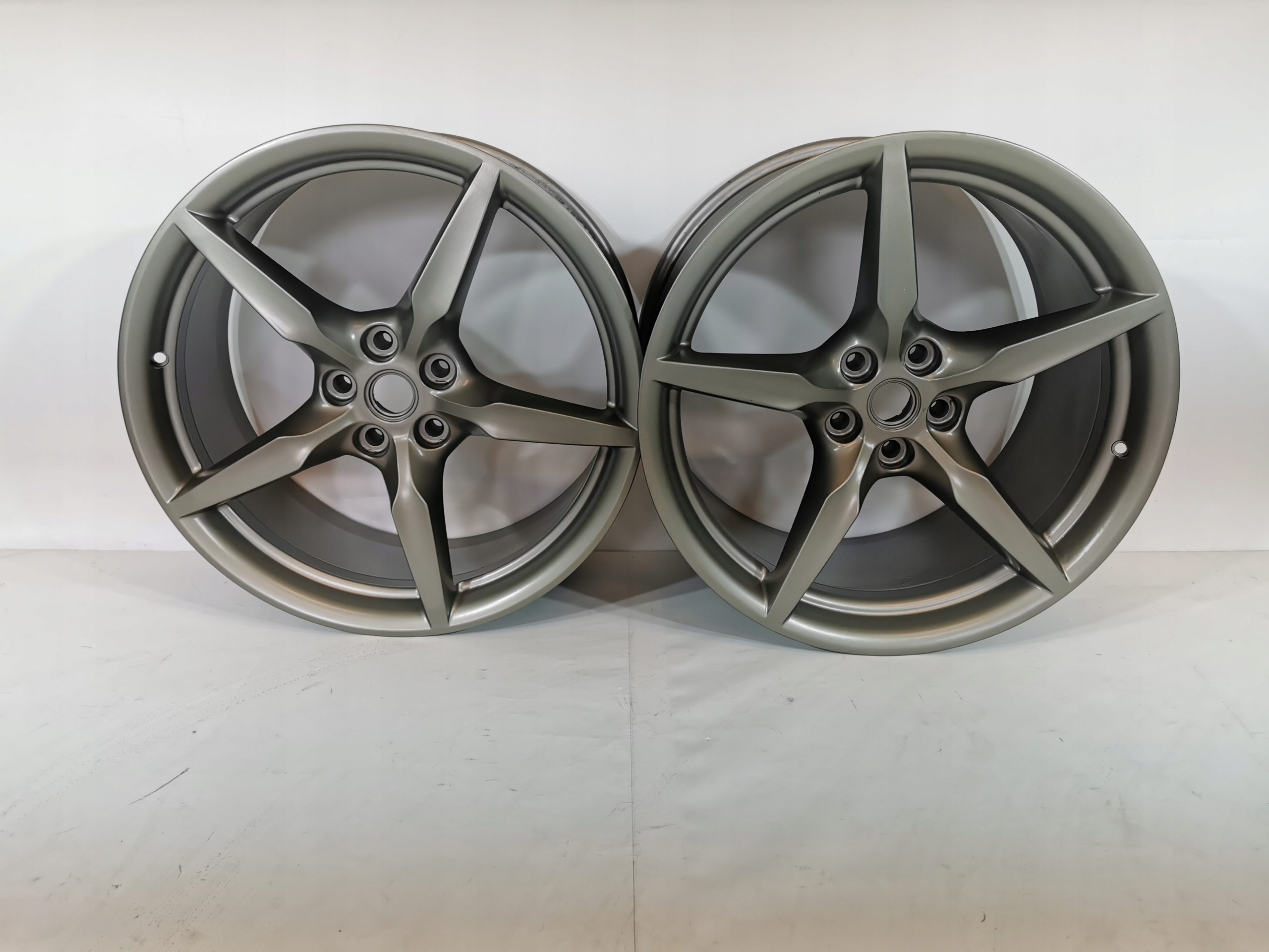 Обід Ферарі GTB 20'' ET 44,7 ОРИГІНАЛ