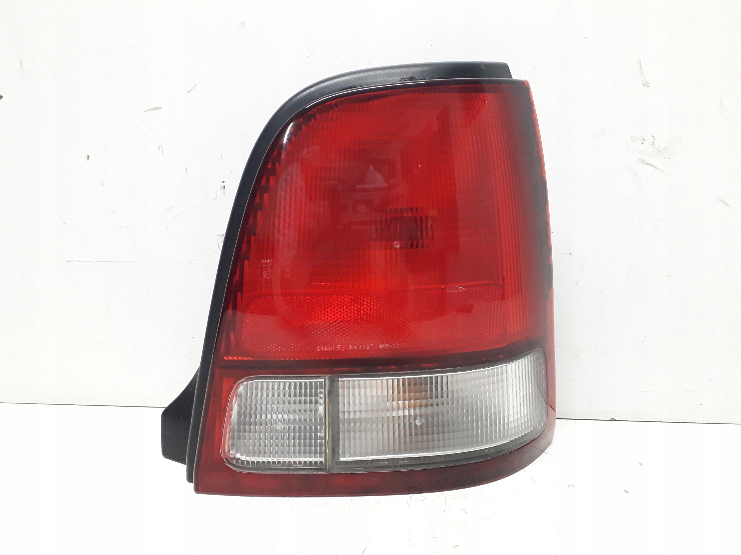 HONDA LOGO 96-01 LAMPA PRAWA TYLNA TYŁ