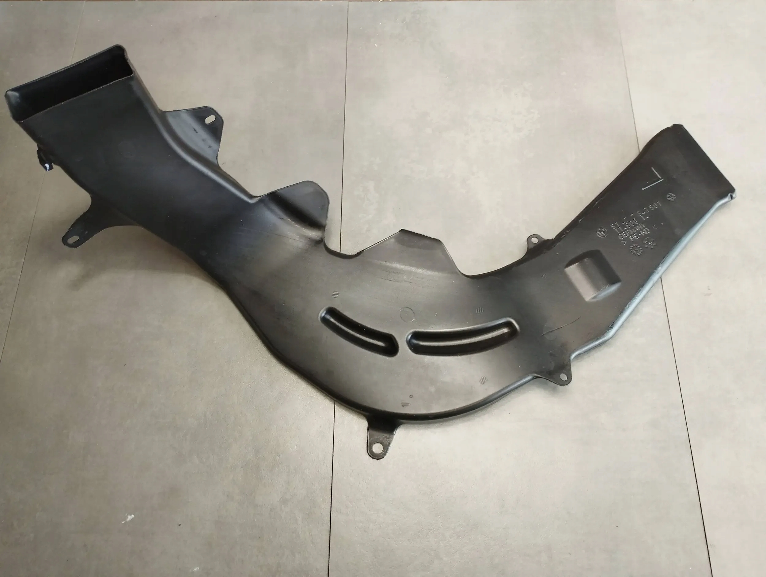 BMW 7 G11 drain air 7343501