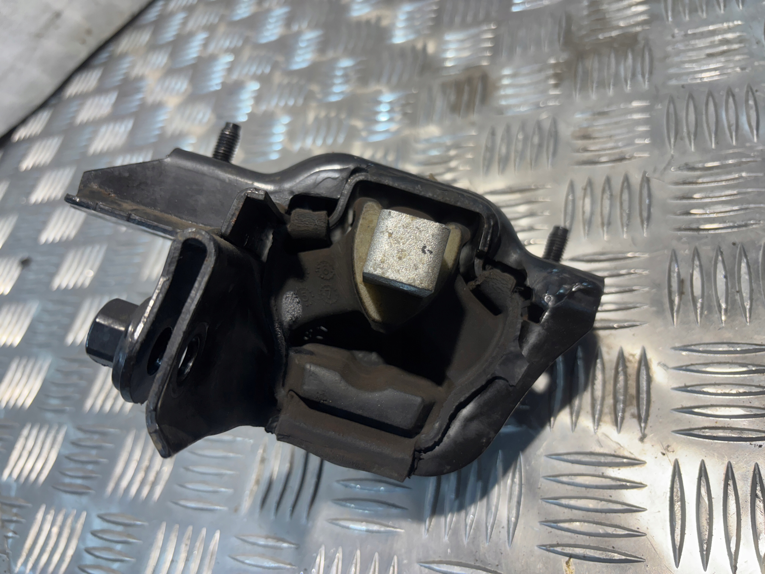 engine mount Seat Ibiza IV 4 1.2B 6Q0199555AR